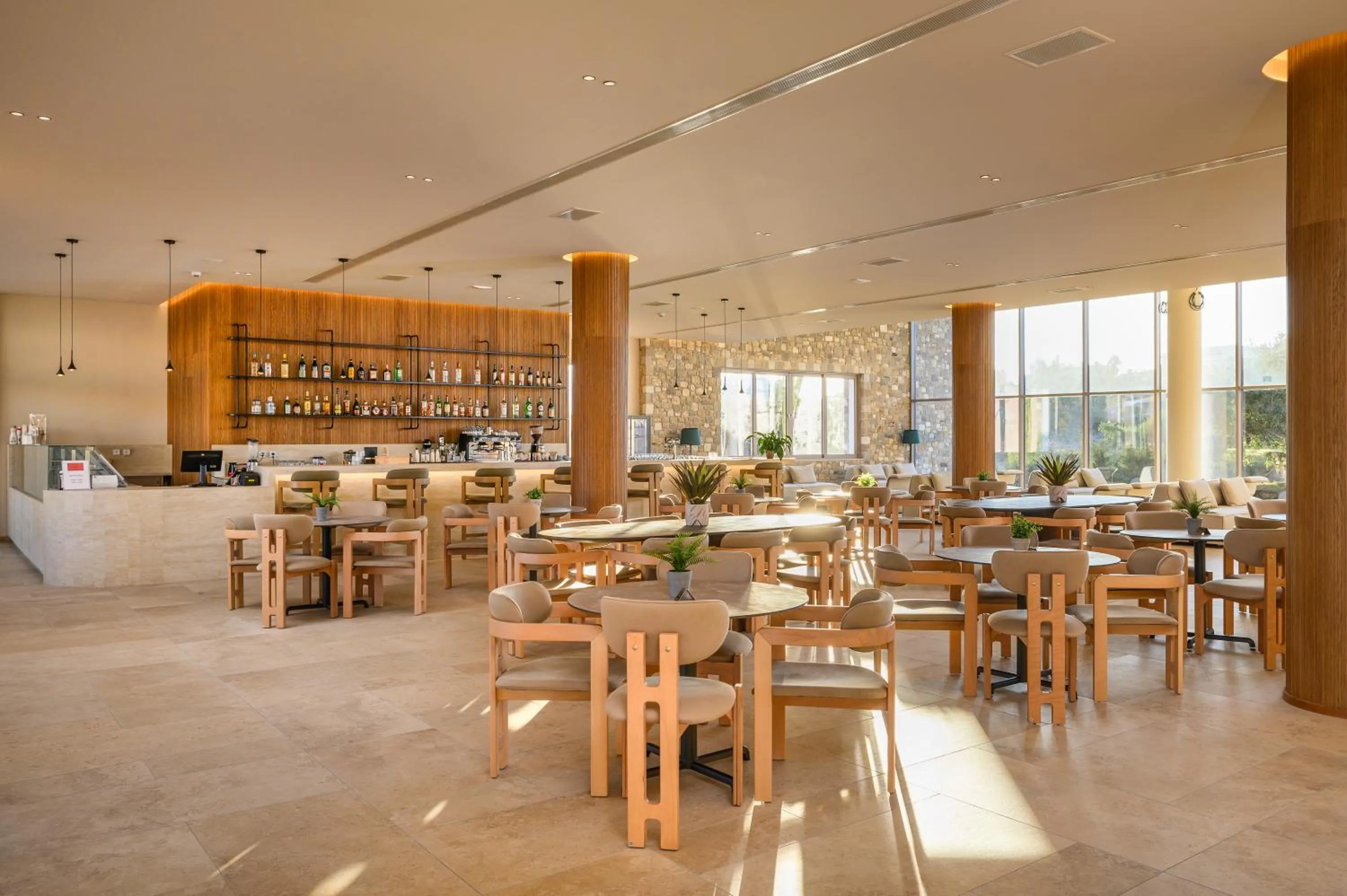 Food and drinks in Horizon Beach Resort