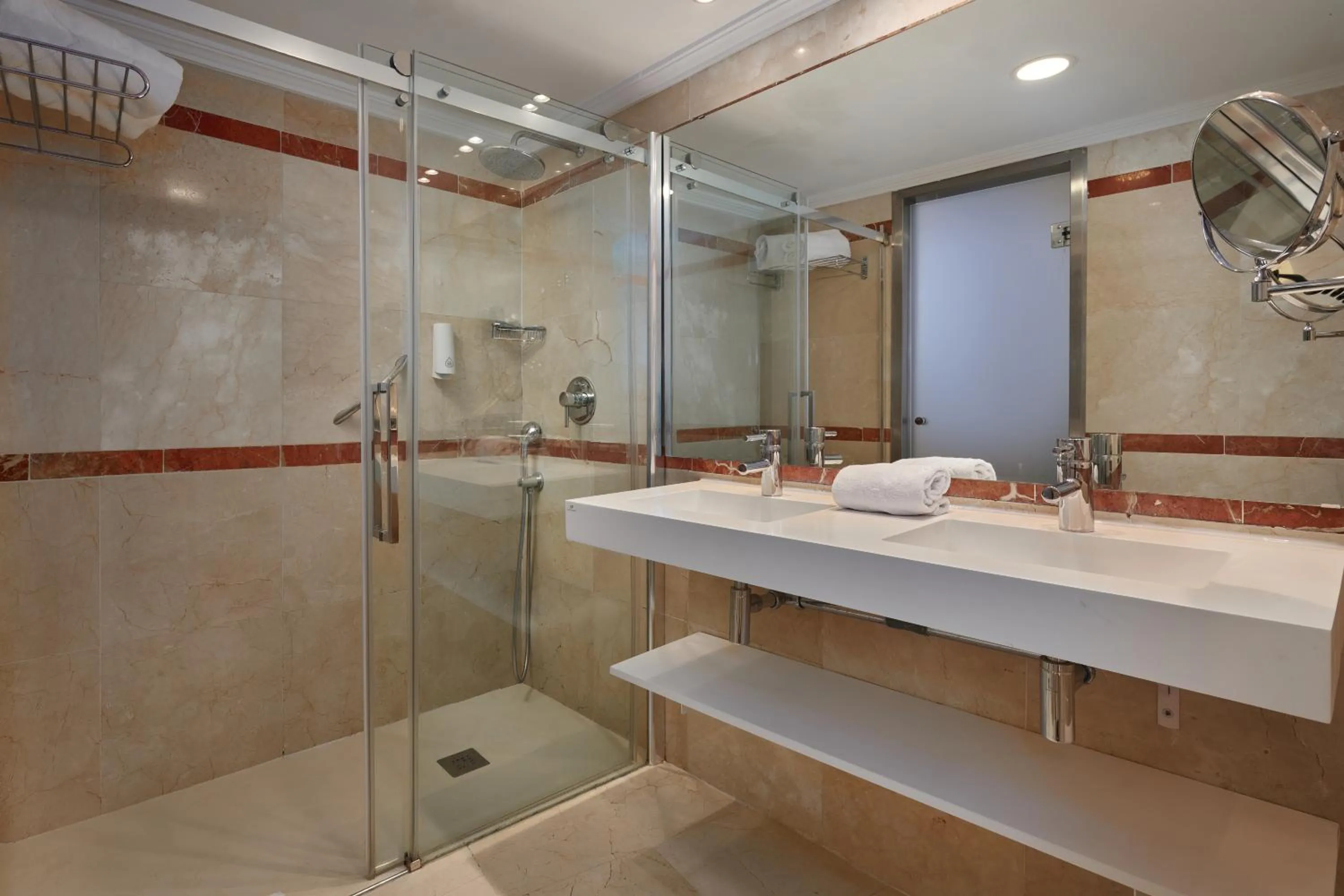 Shower in Grupotel Acapulco Playa - Adults Only