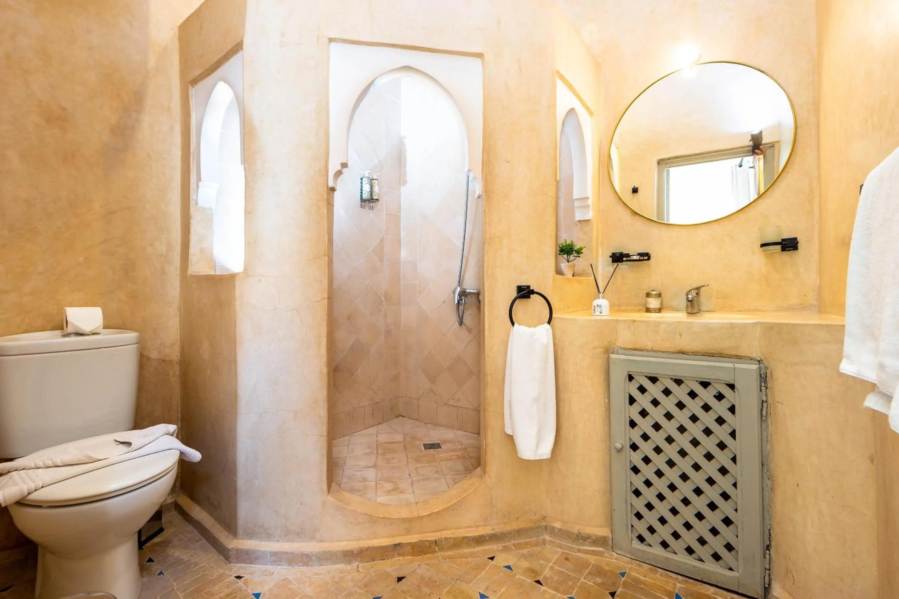 Shower in Riad La Croix Berbere