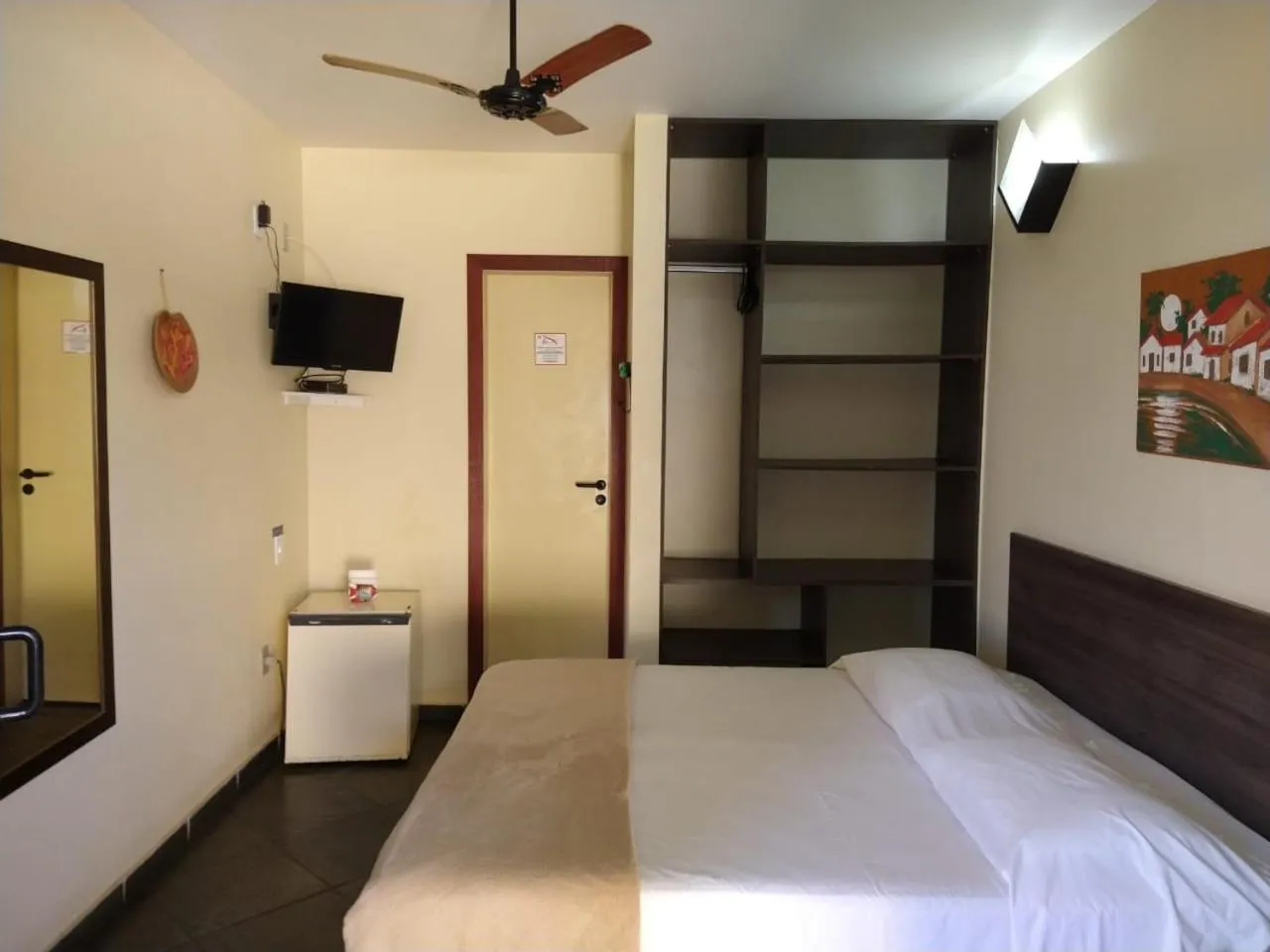 Photo of the whole room, Bed in Pousada Genesis