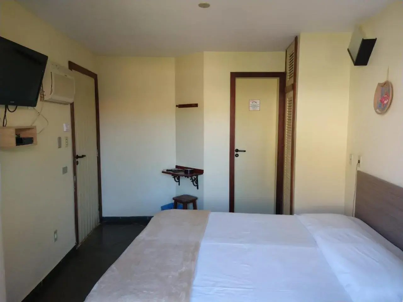 Standard Double Room with Balcony and private bathroom in Pousada Genesis Standard Double Room with Balcony and private bathroom in Pousada Genesis