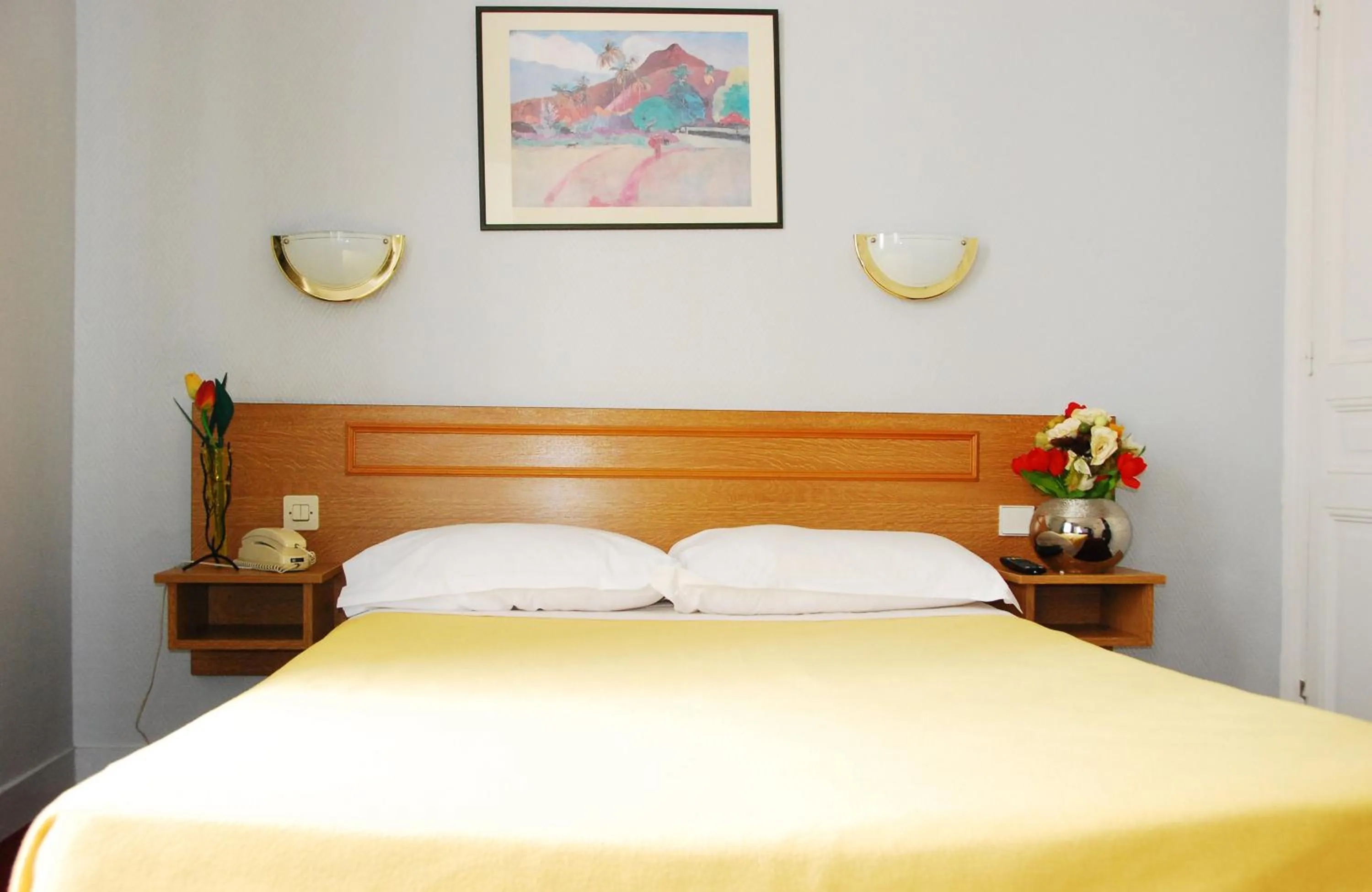 Bed in Hotel Cosy Monceau