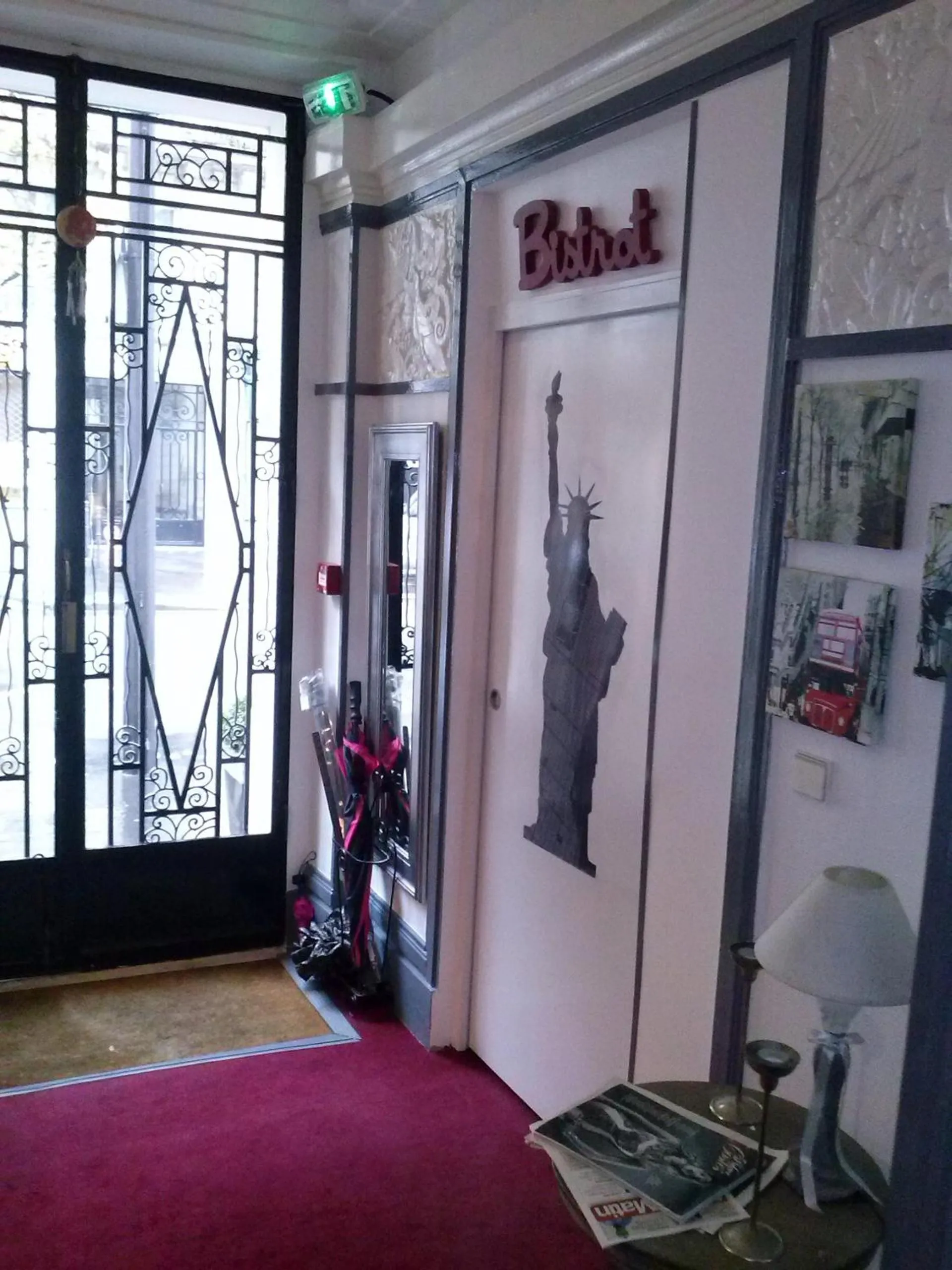 Lounge or bar in Hotel Cosy Monceau