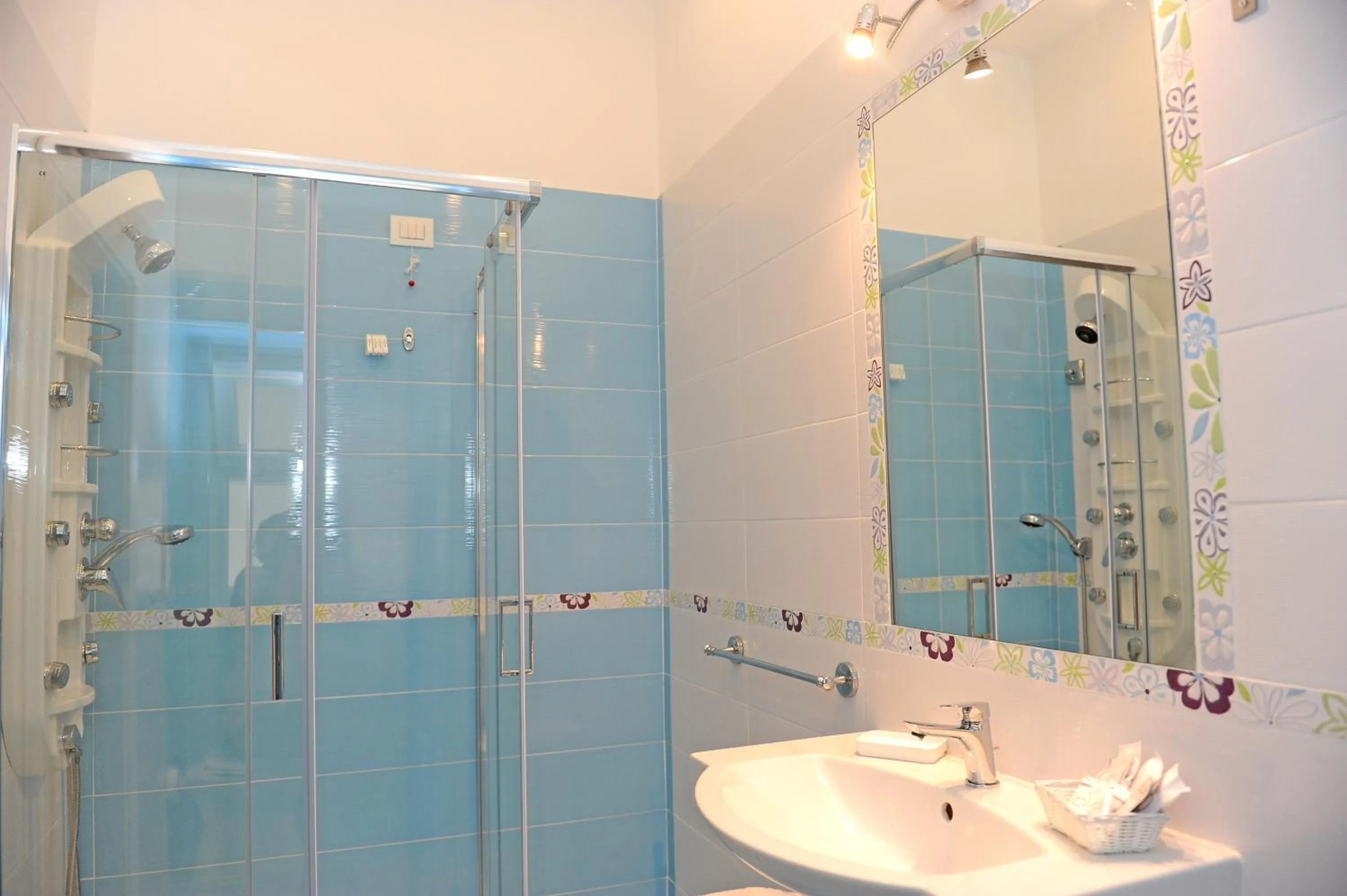 Shower in L'Isola Del Postino Rooms