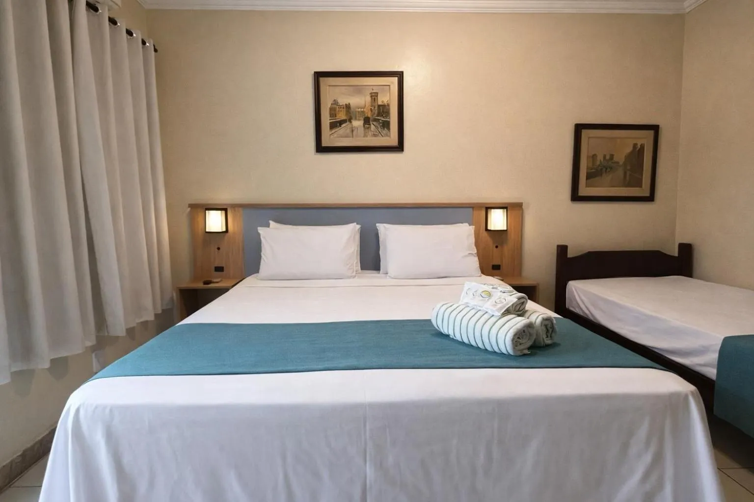 Bed in Pousada Estalagem do Porto