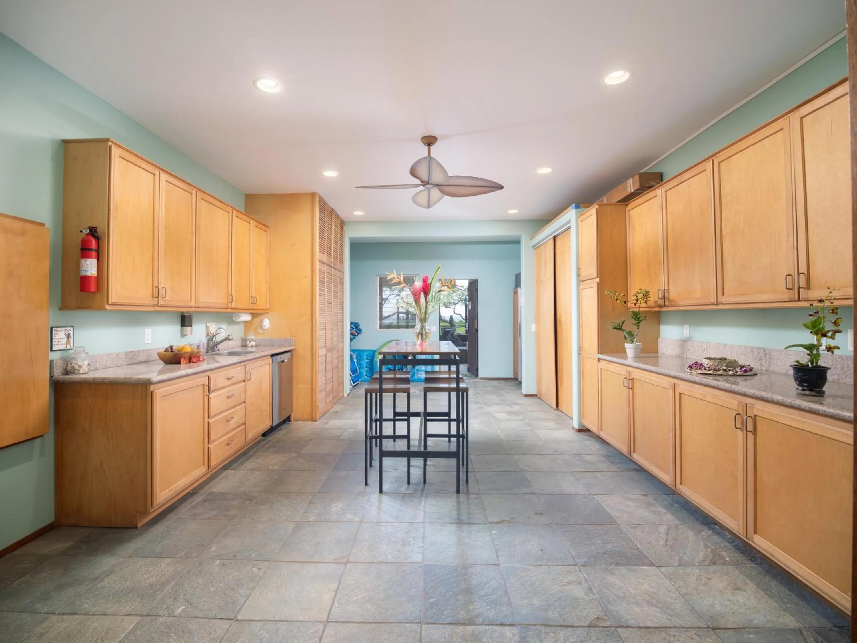 Communal kitchen in Aloha Aku CoCoPalm2 Suite - Your Cozy Beachfront Escape
