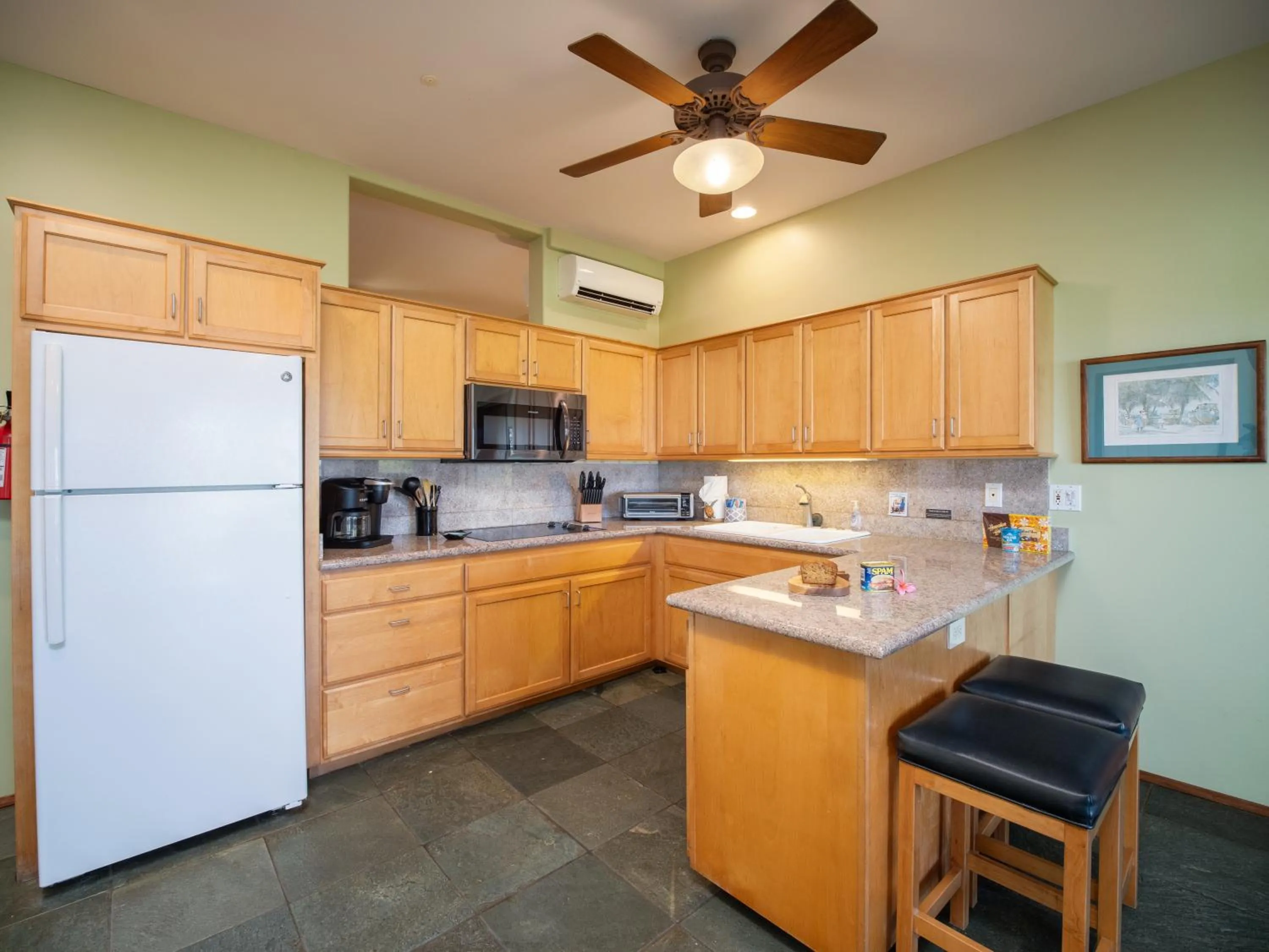 Kitchen or kitchenette in Aloha Aku CoCoPalm2 Suite - Your Cozy Beachfront Escape