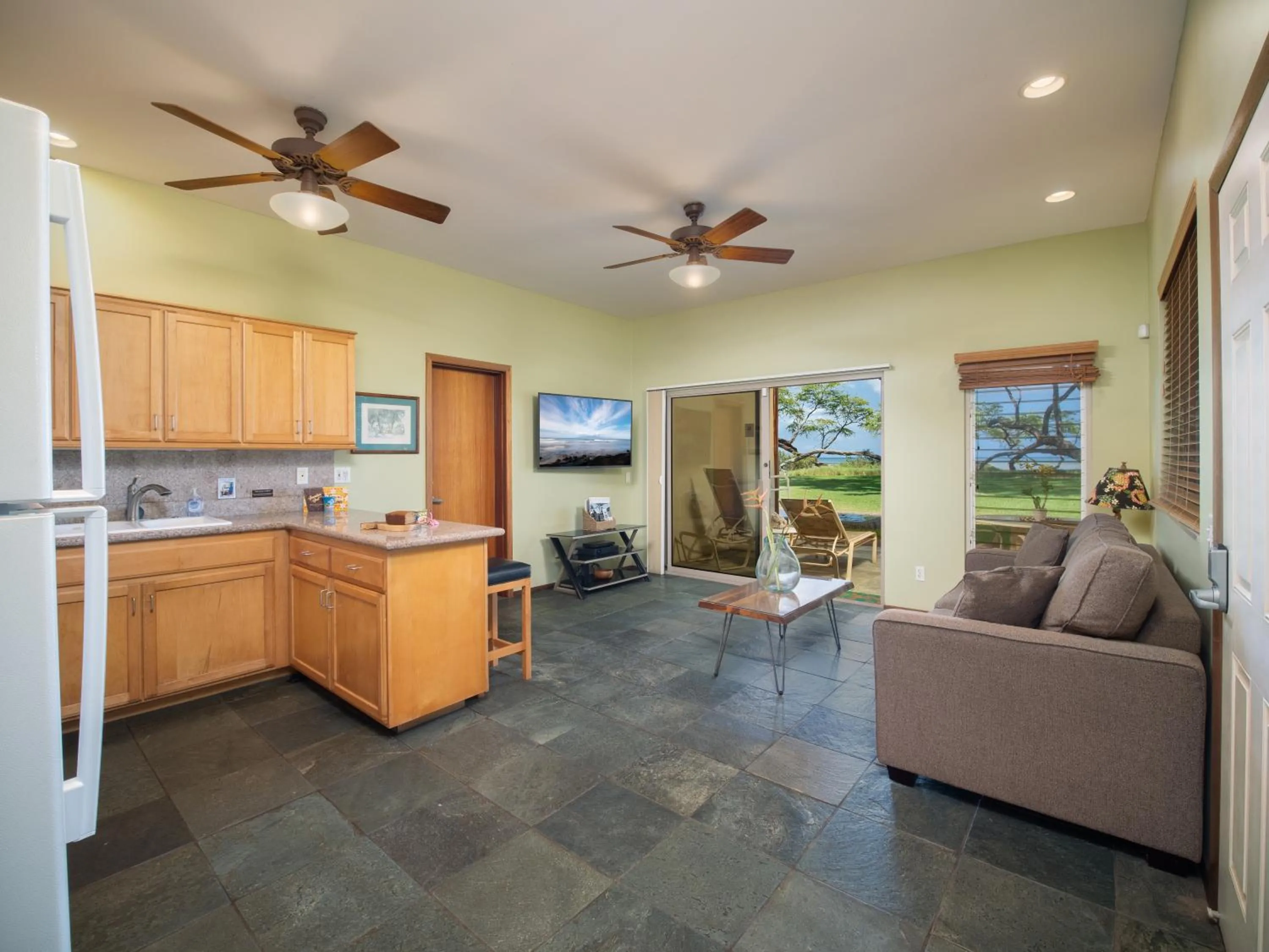 Kitchen or kitchenette in Aloha Aku CoCoPalm2 Suite - Your Cozy Beachfront Escape
