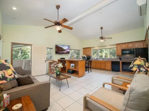 Aloha Aku Hula2 Suite - Experience Beachfront Bliss