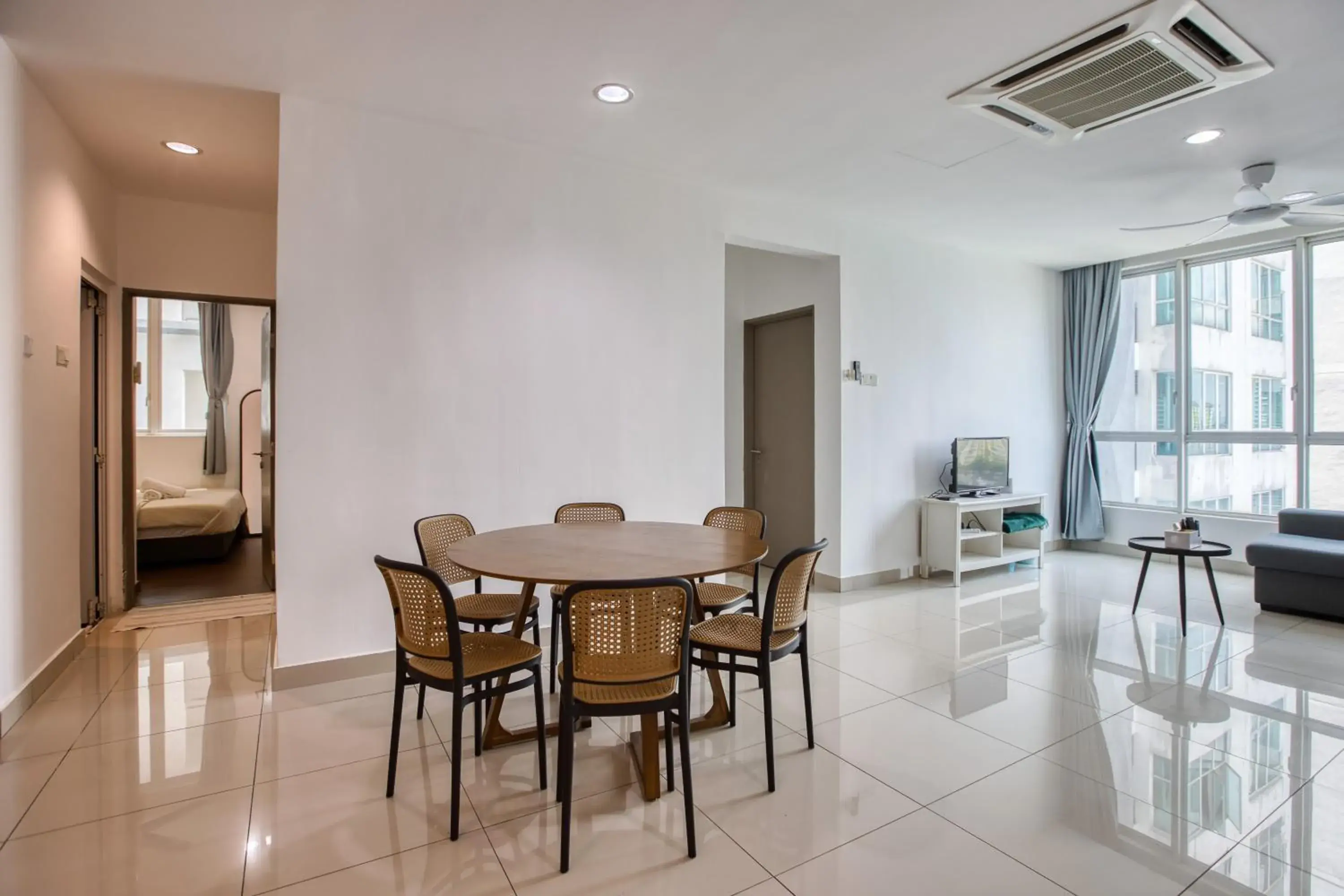 Three-Bedroom Apartment with Lake View in SETAPAK CENTRAL KL-zeta suite by ALOHA Three-Bedroom Apartment with Lake View in SETAPAK CENTRAL KL-zeta suite by ALOHA