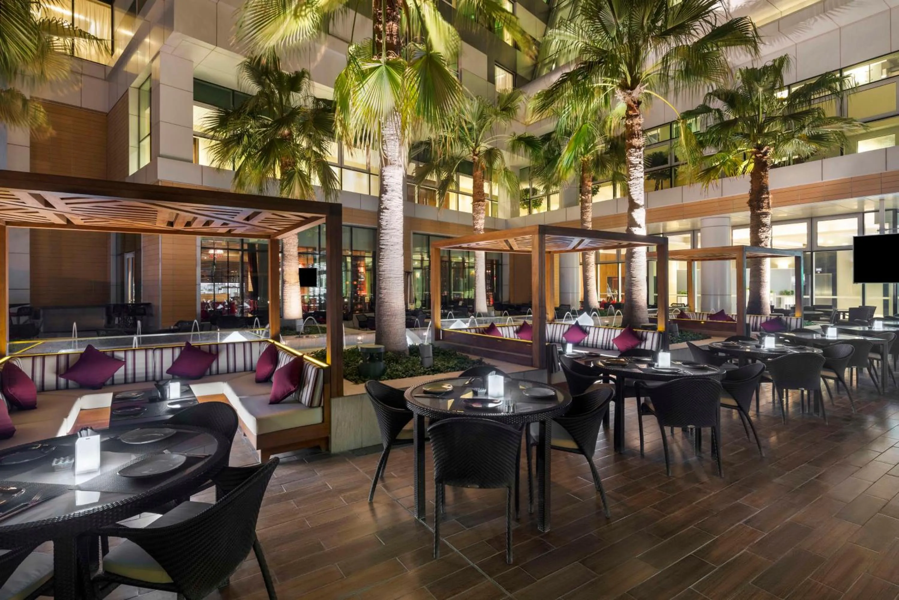 Restaurant/places to eat in Hyatt Regency Oryx Doha