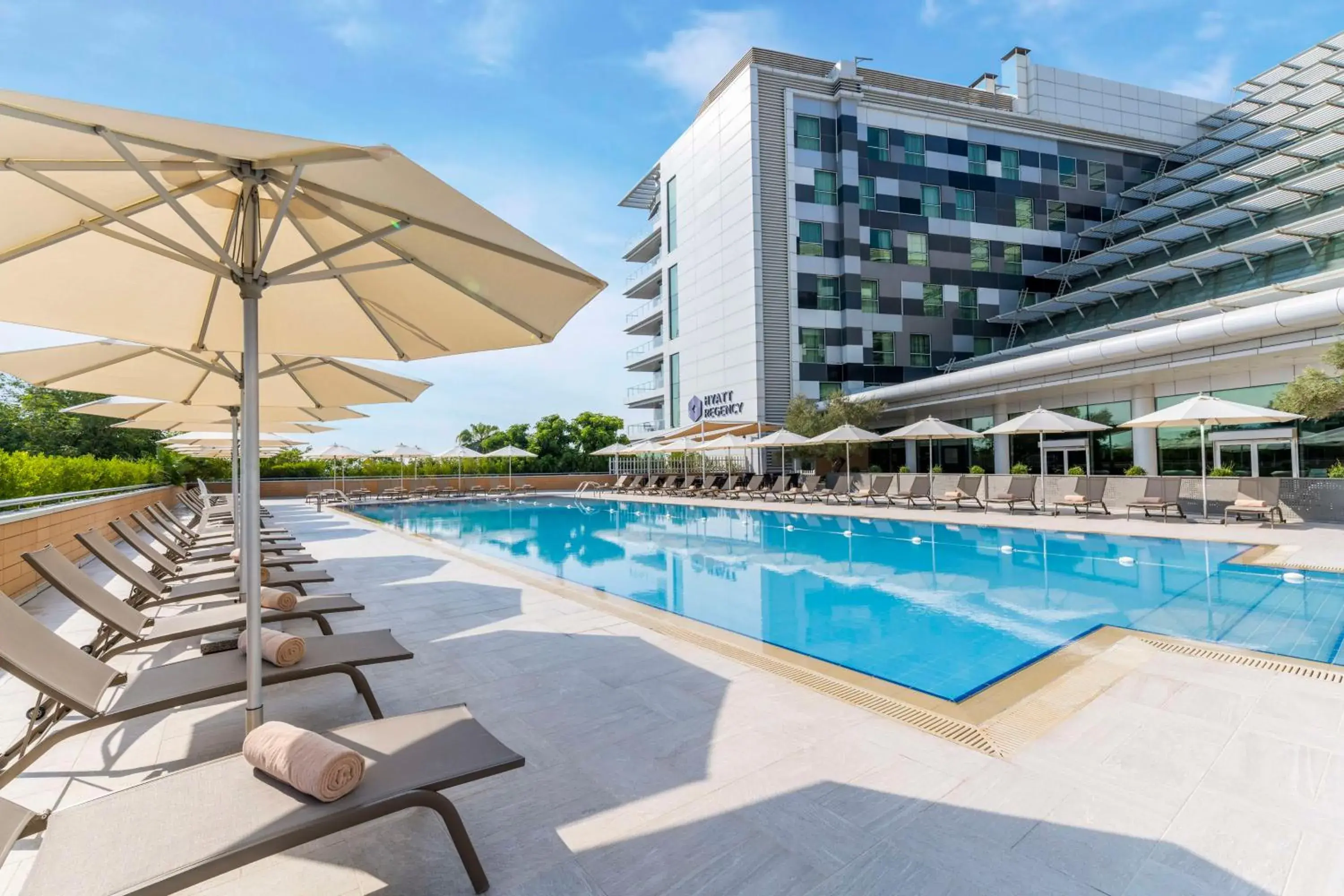 Swimming pool in Hyatt Regency Oryx Doha Swimming pool in Hyatt Regency Oryx Doha