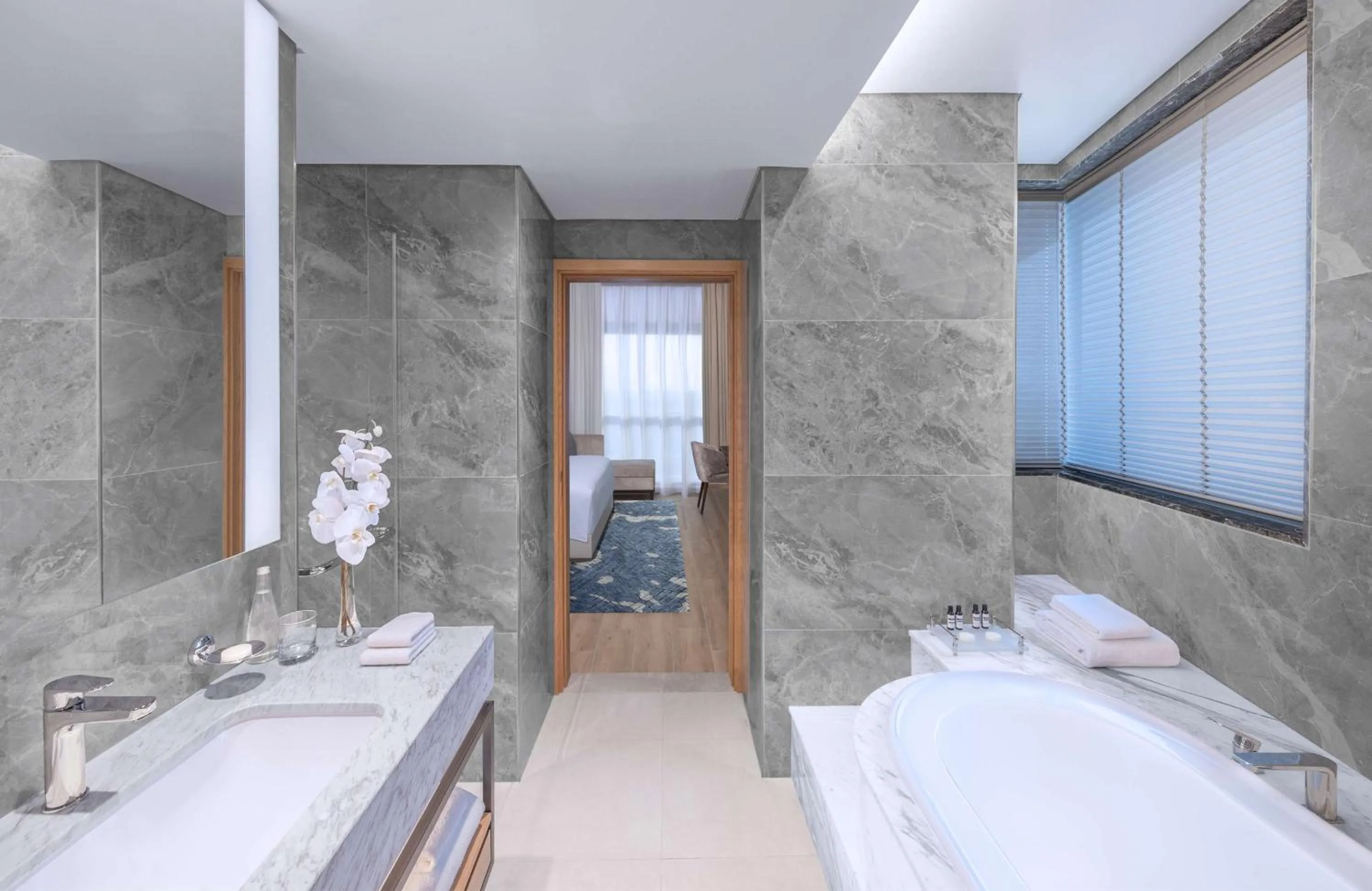 Bathroom, Bed in Hyatt Regency Oryx Doha