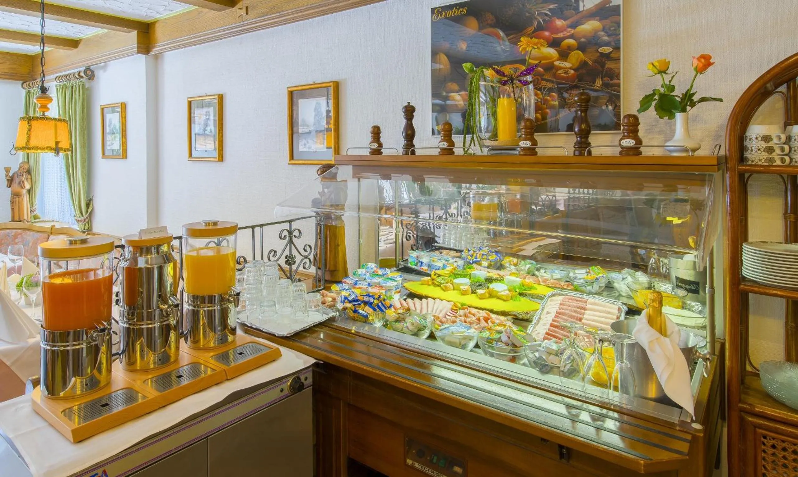 Restaurant/places to eat in Hotel Schloessmann Garni