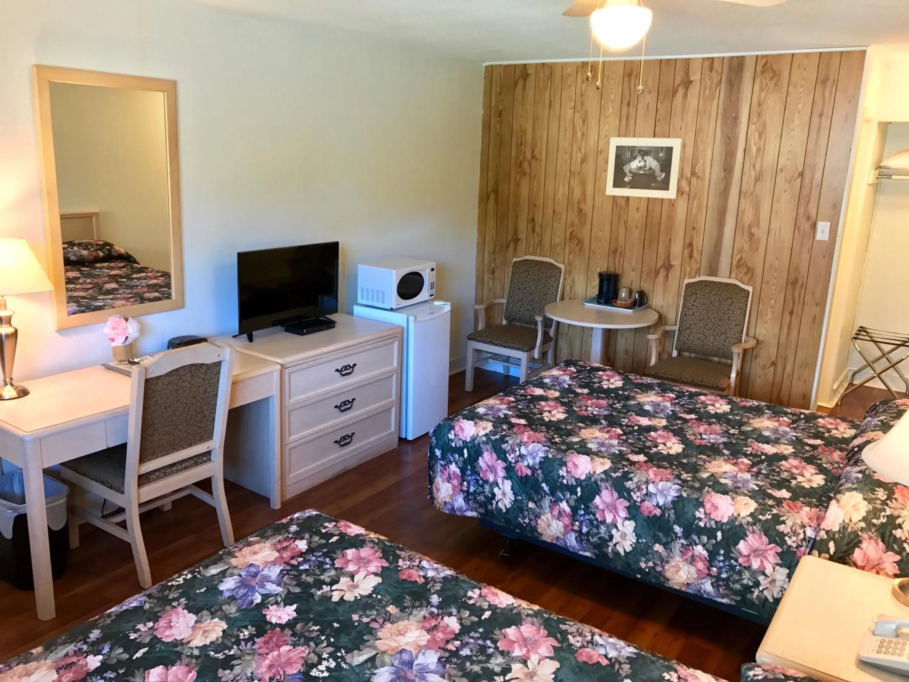 Bed in Lake City Motel