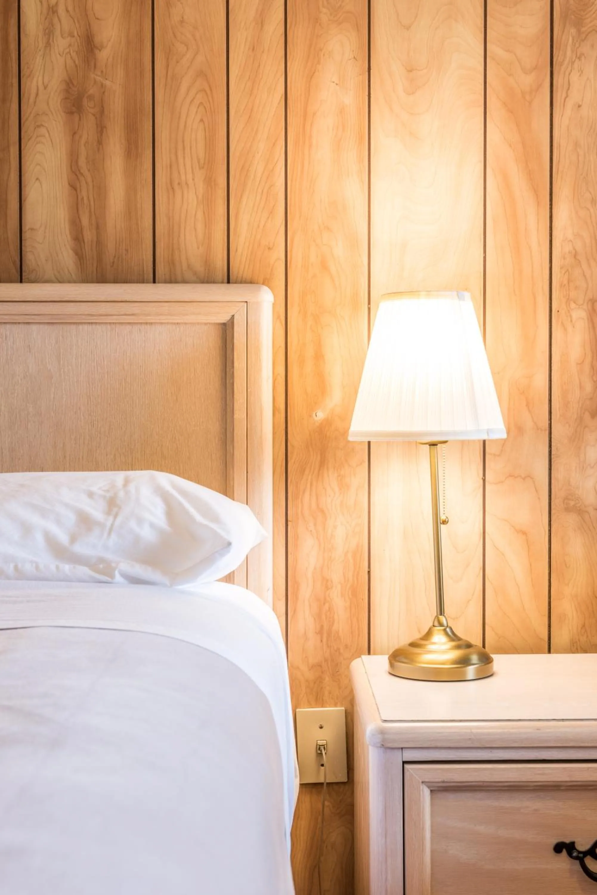 Bedroom, Bed in Lake City Motel