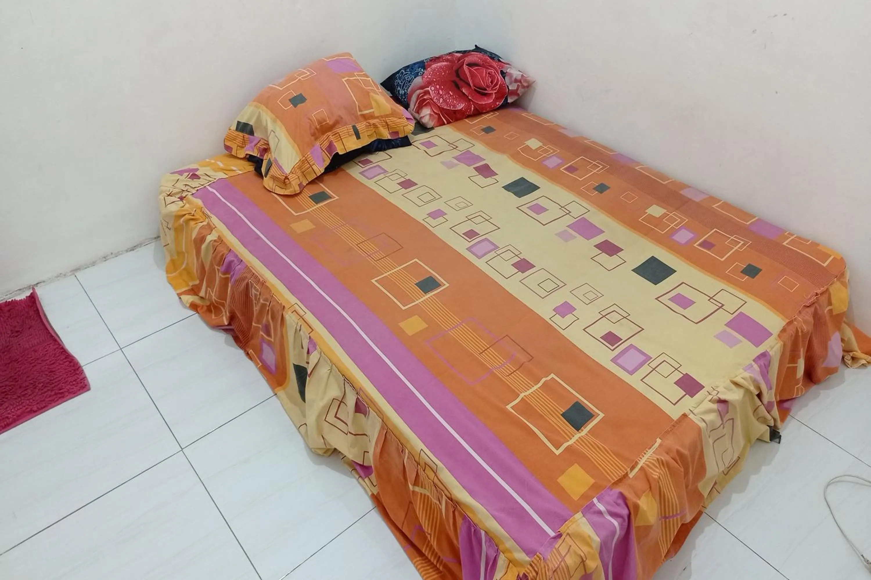 Photo of the whole room, Bed in Kost 48 Surabaya