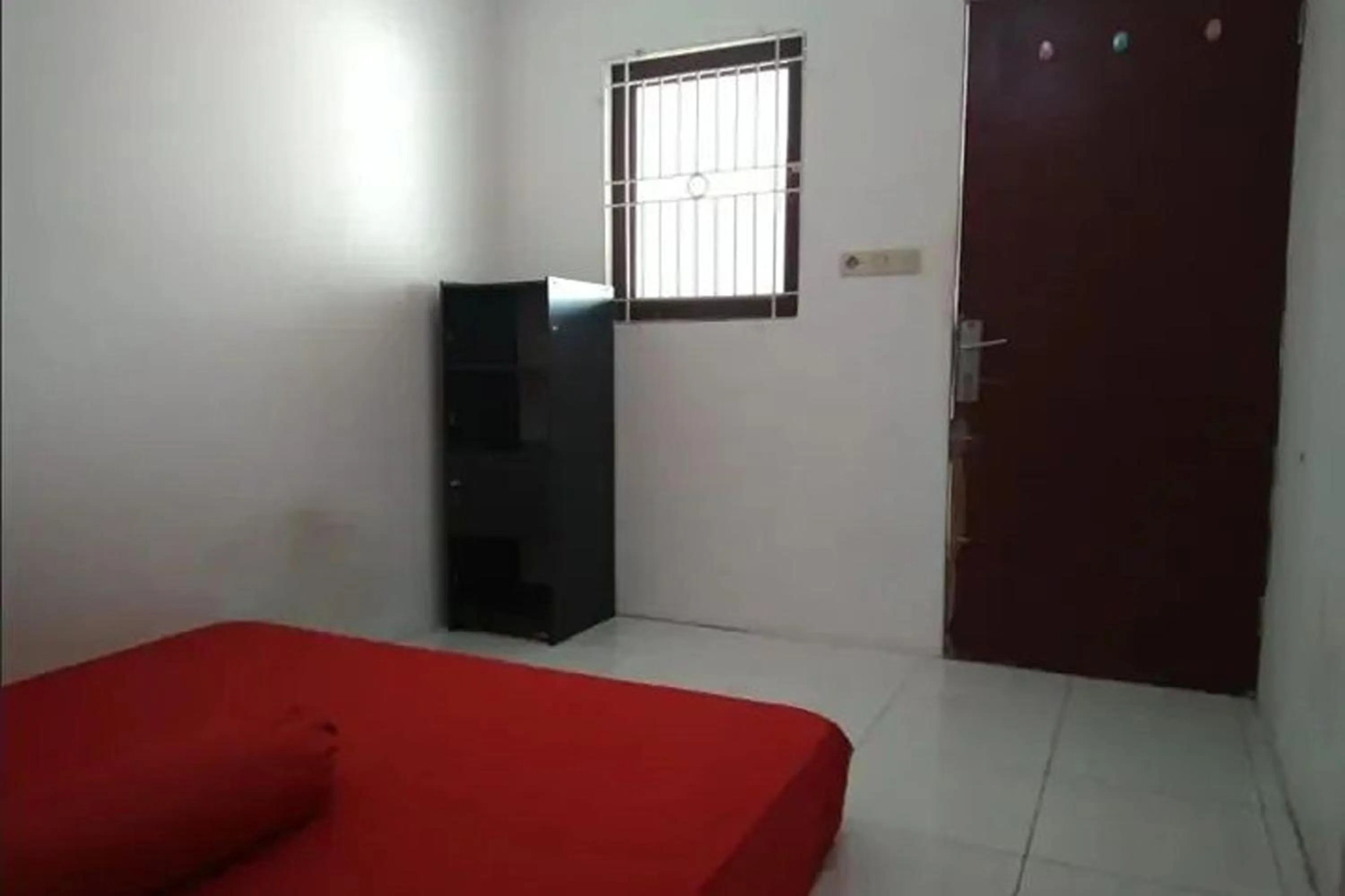 Photo of the whole room, Bed in Kost 48 Surabaya