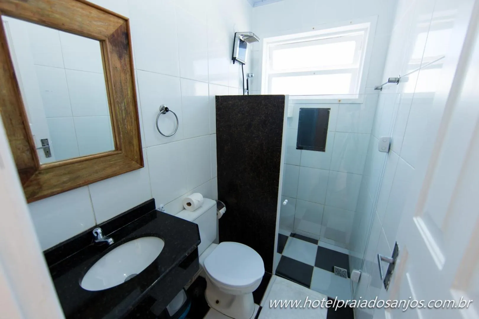 Shower in Pousada Hotel Praia dos Anjos