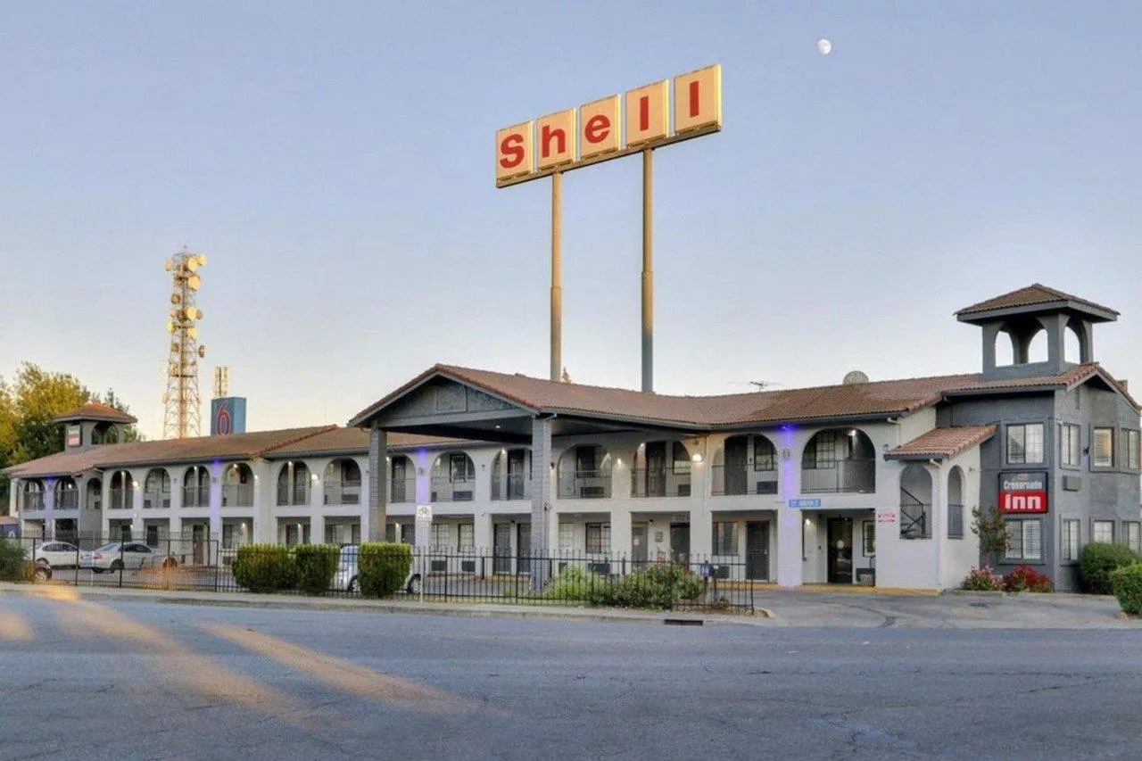 Crossroads Inn - Downtown Sacramento