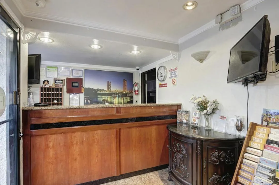 Crossroads Inn - Downtown Sacramento