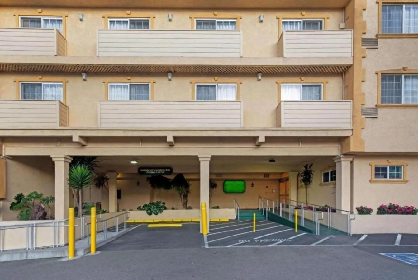 Property building in La Quinta Inn by Wyndham Berkeley