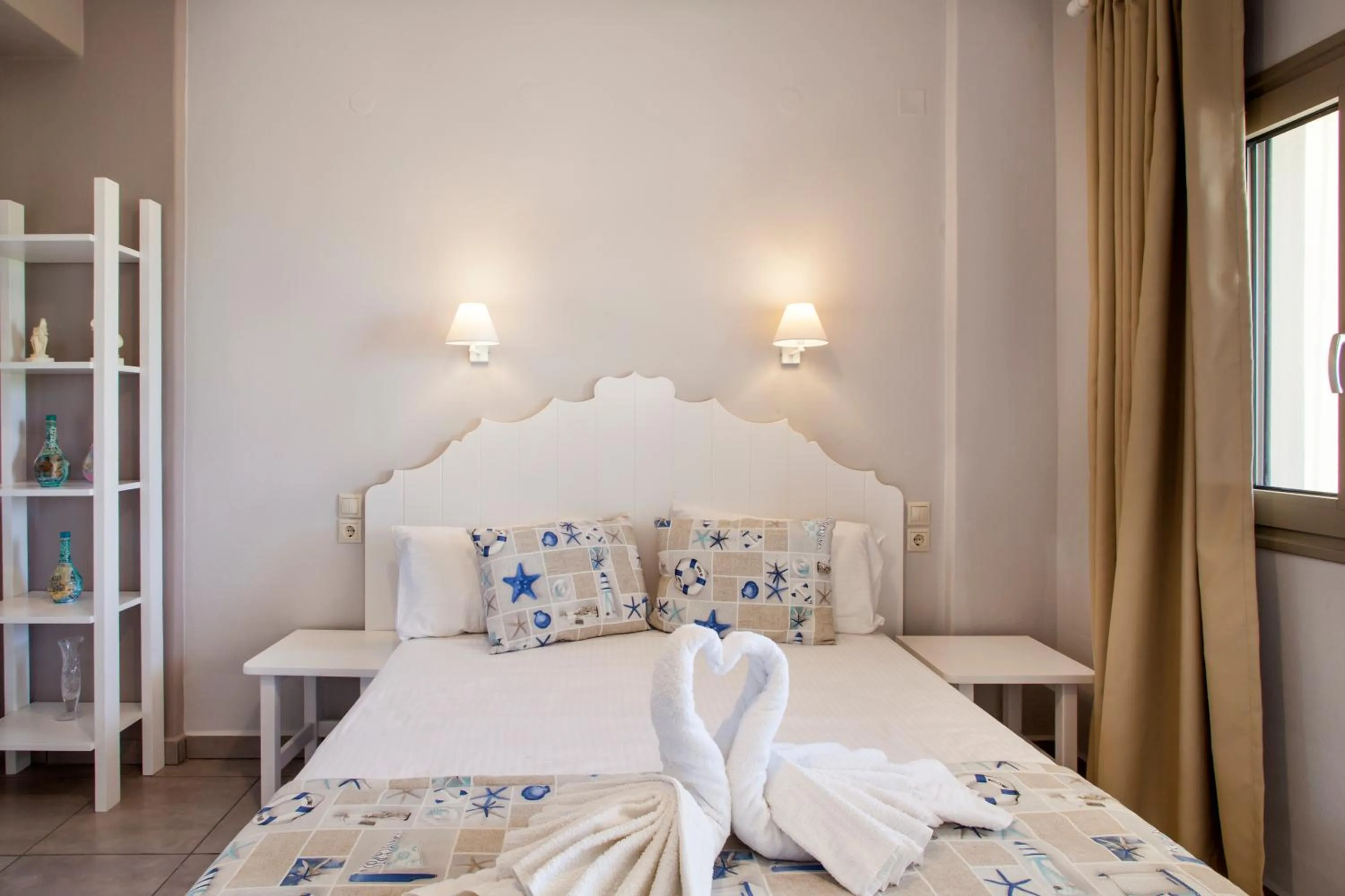 Bed in Mythos Suites Diskos