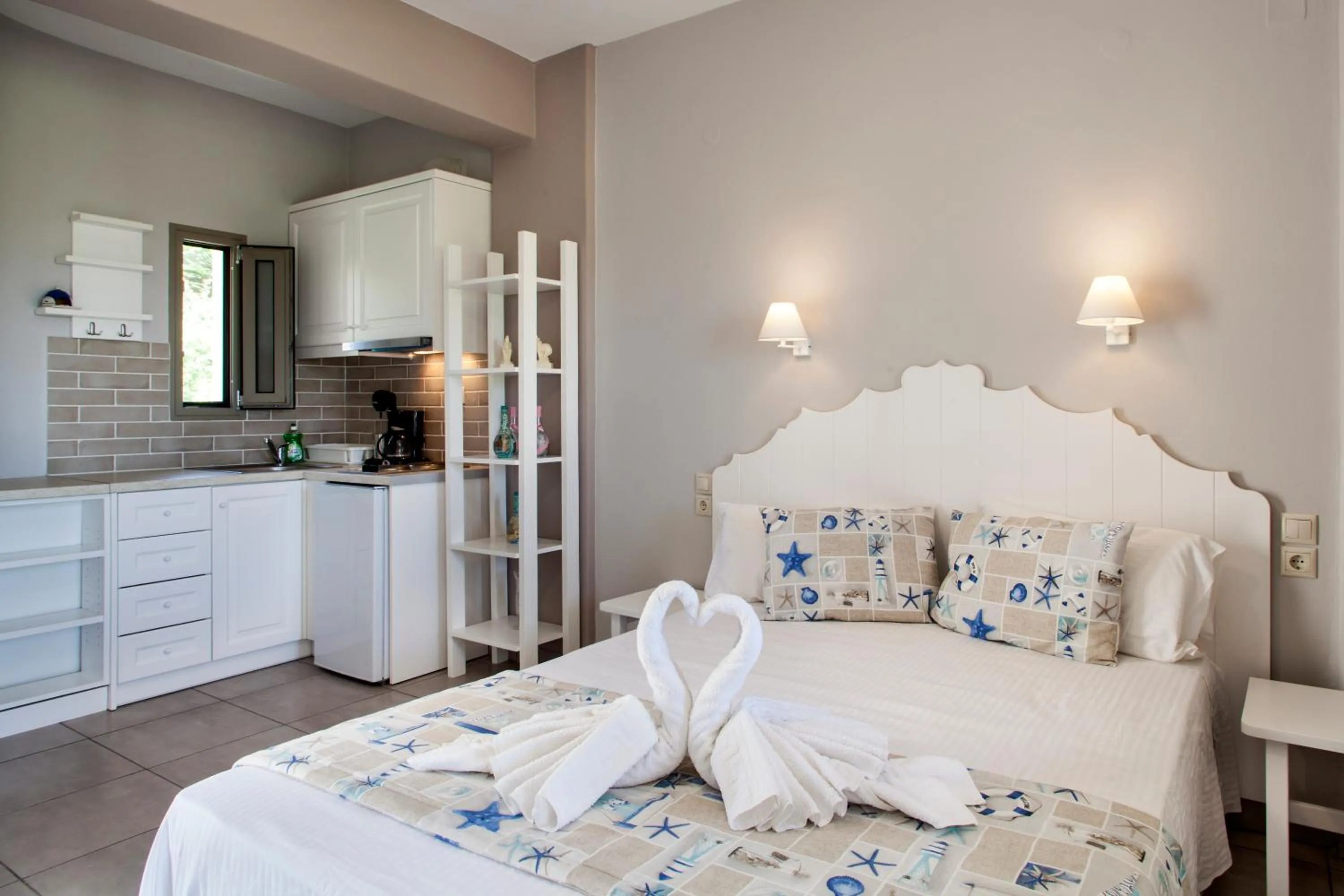 Bed in Mythos Suites Diskos