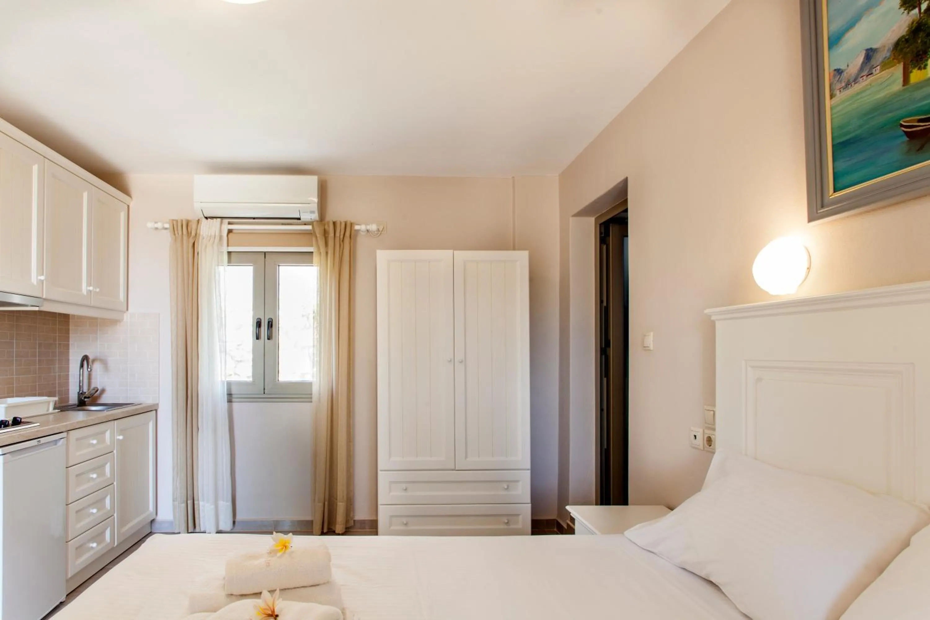 Bed in Mythos Suites Diskos