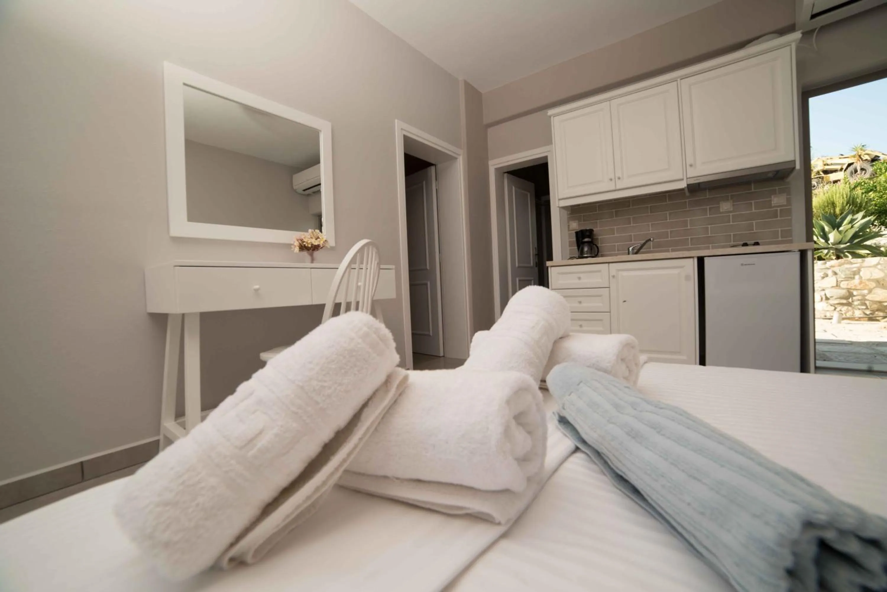 Bed in Mythos Suites Diskos