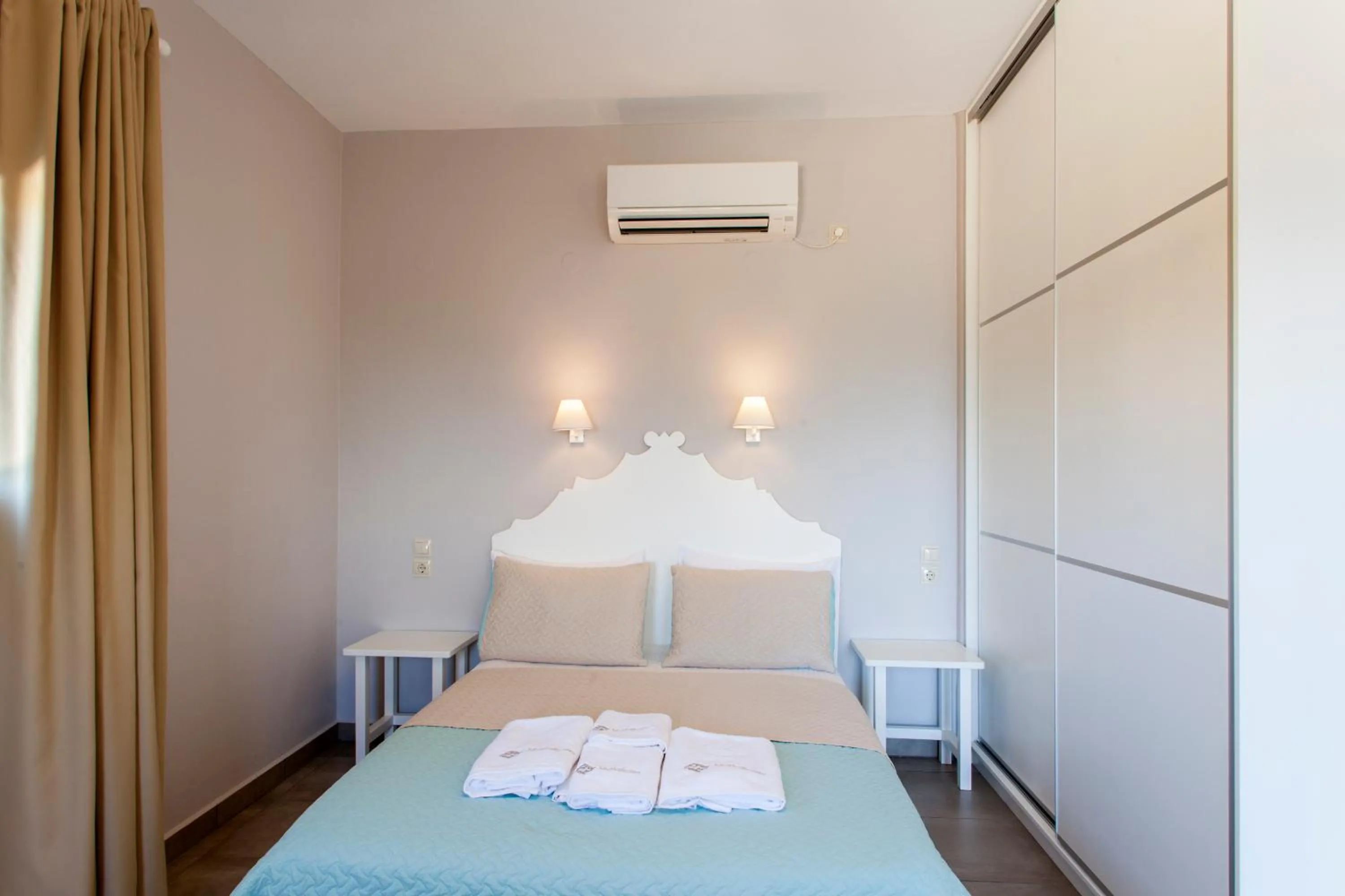 Bed in Mythos Suites Diskos