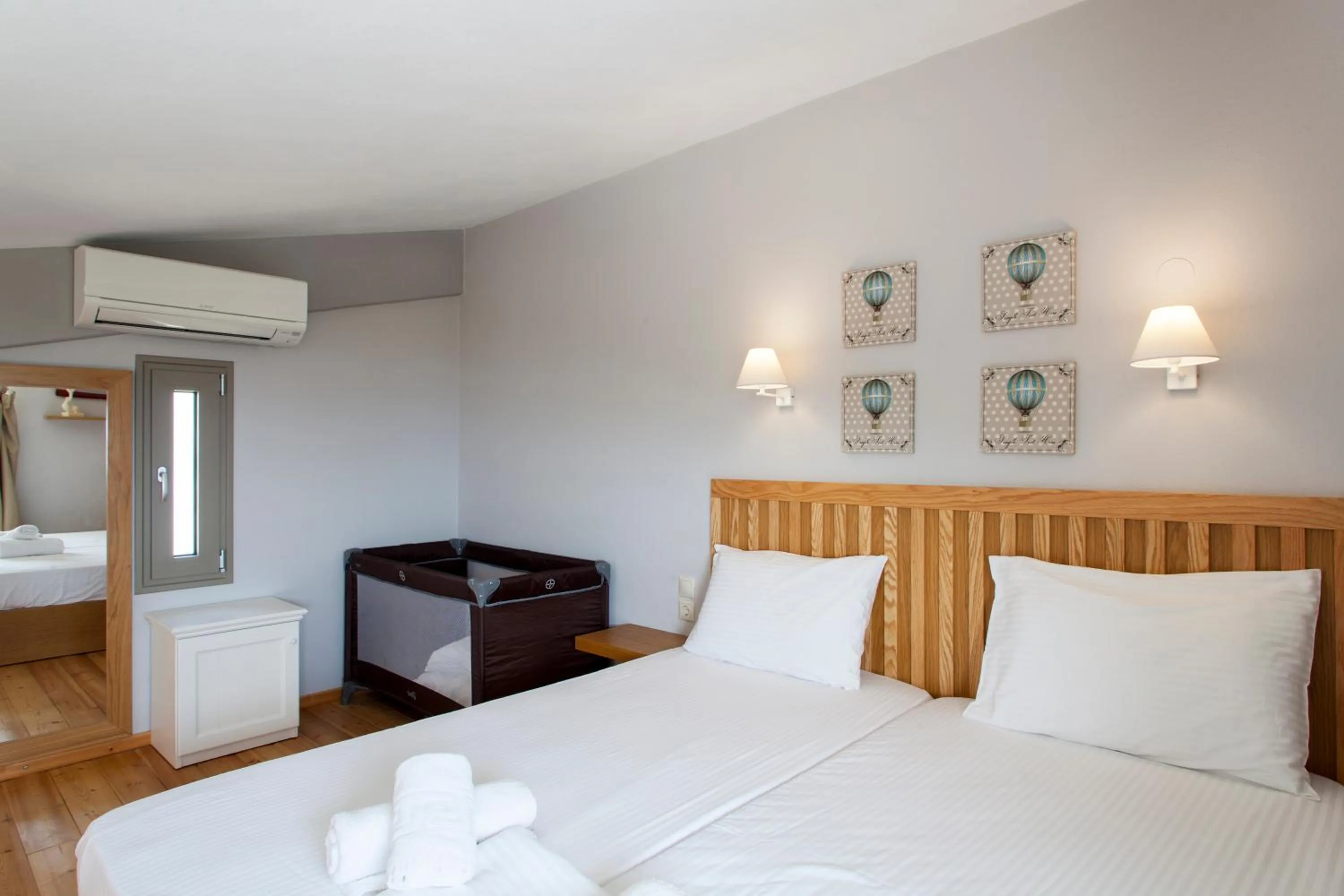 Bed in Mythos Suites Diskos