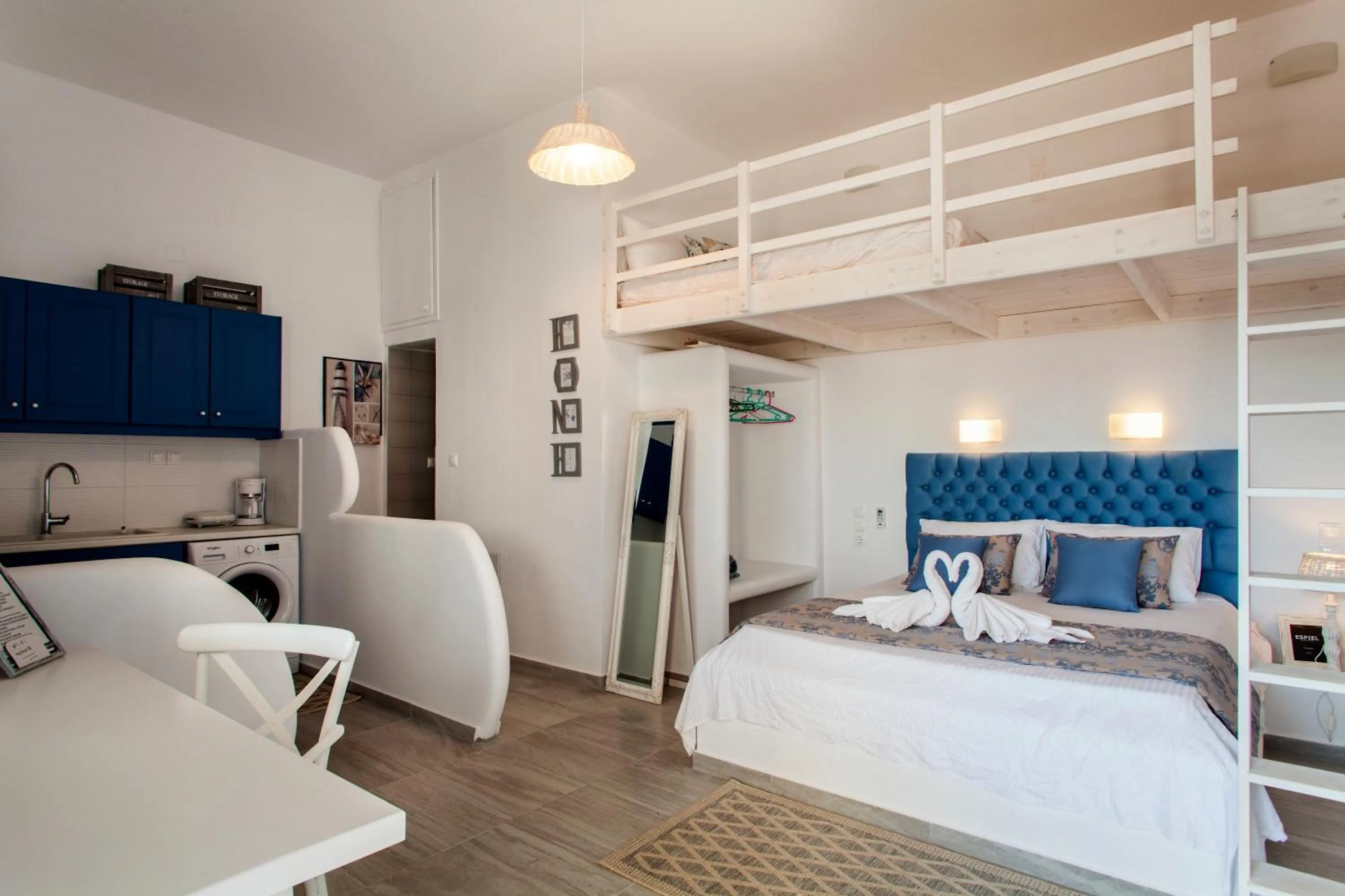 Bed in Mythos Suites Diskos