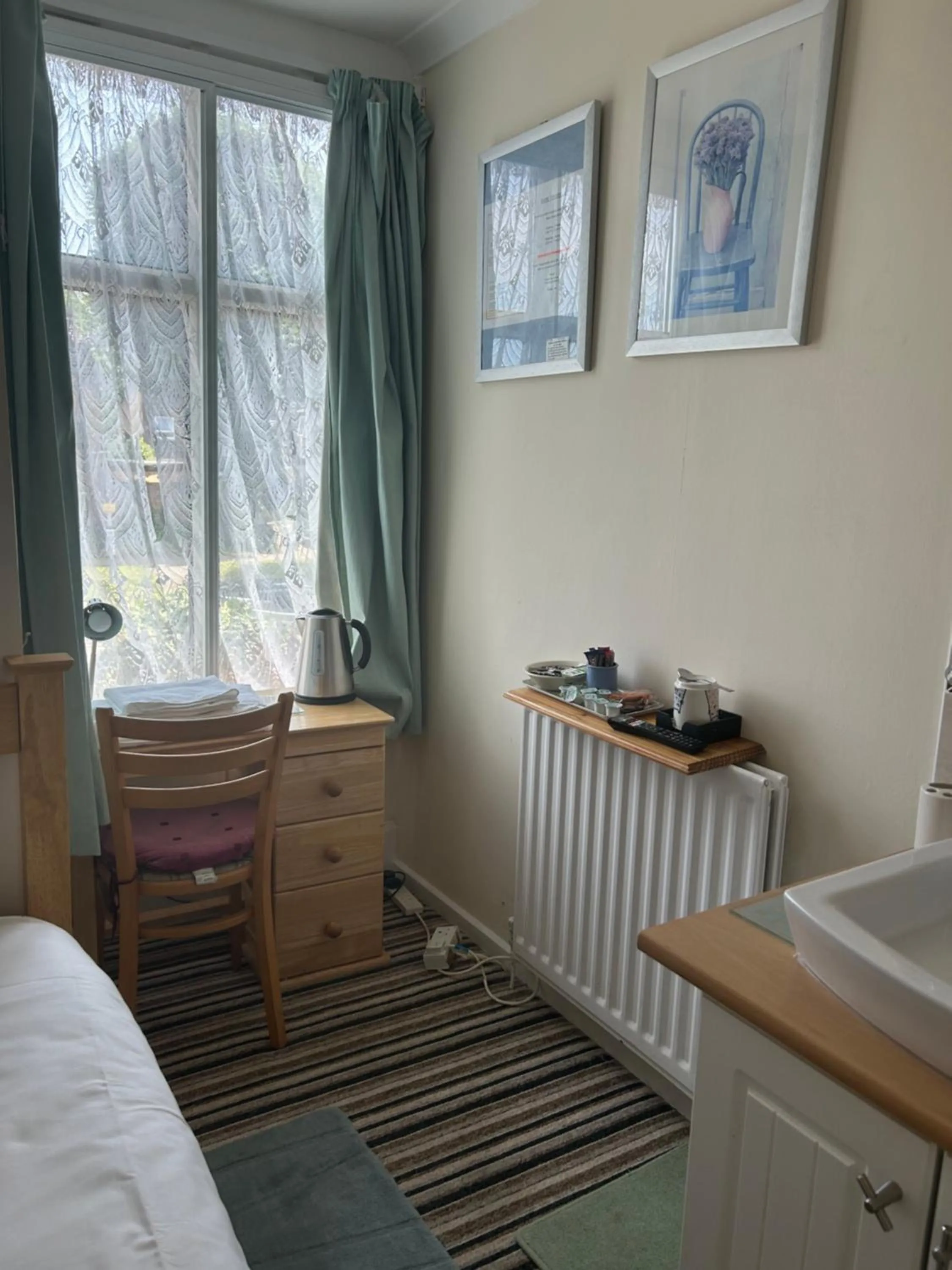 Bed in Four Seasons Guest House