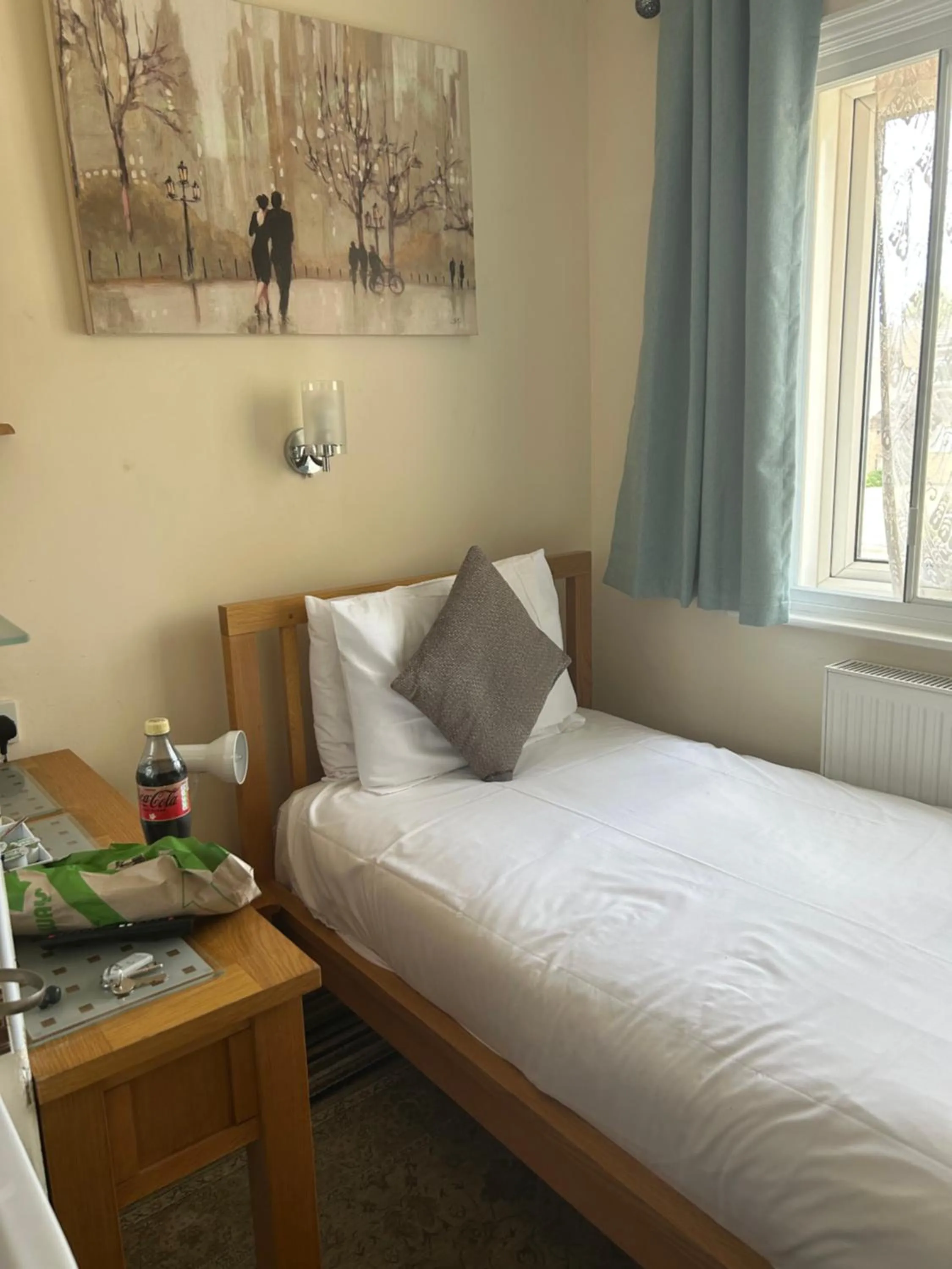 Bed in Four Seasons Guest House