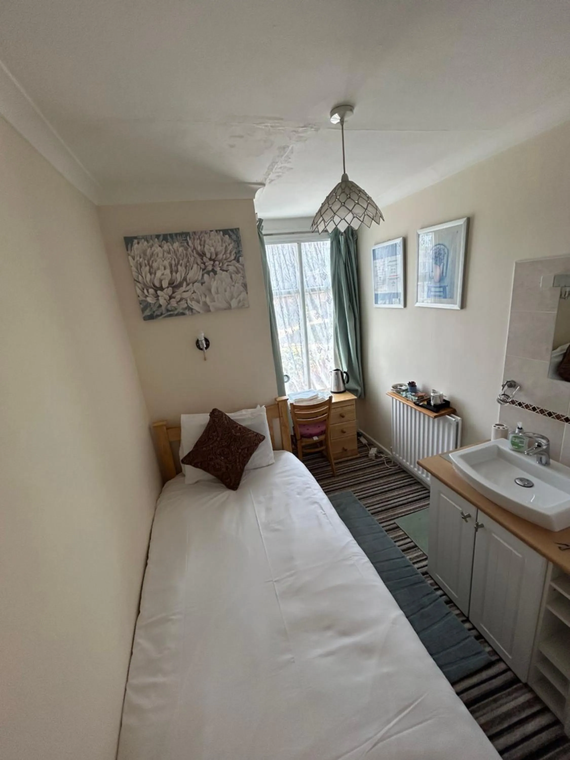 Bed in Four Seasons Guest House