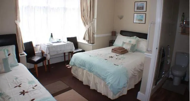 Bed in Four Seasons Guest House