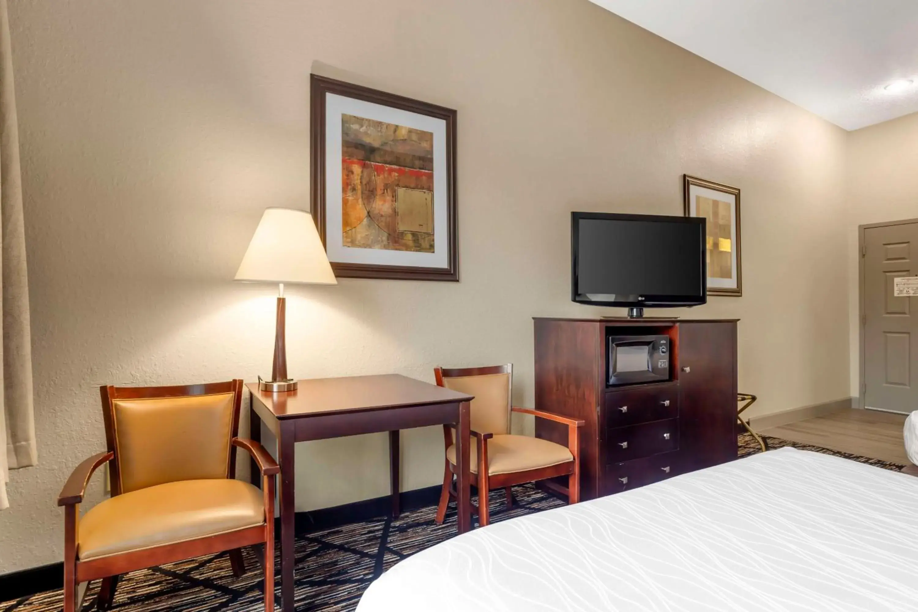 Bedroom, Bed in Best Western PLUS Hobby Airport Inn and Suites Bedroom, Bed in Best Western PLUS Hobby Airport Inn and Suites