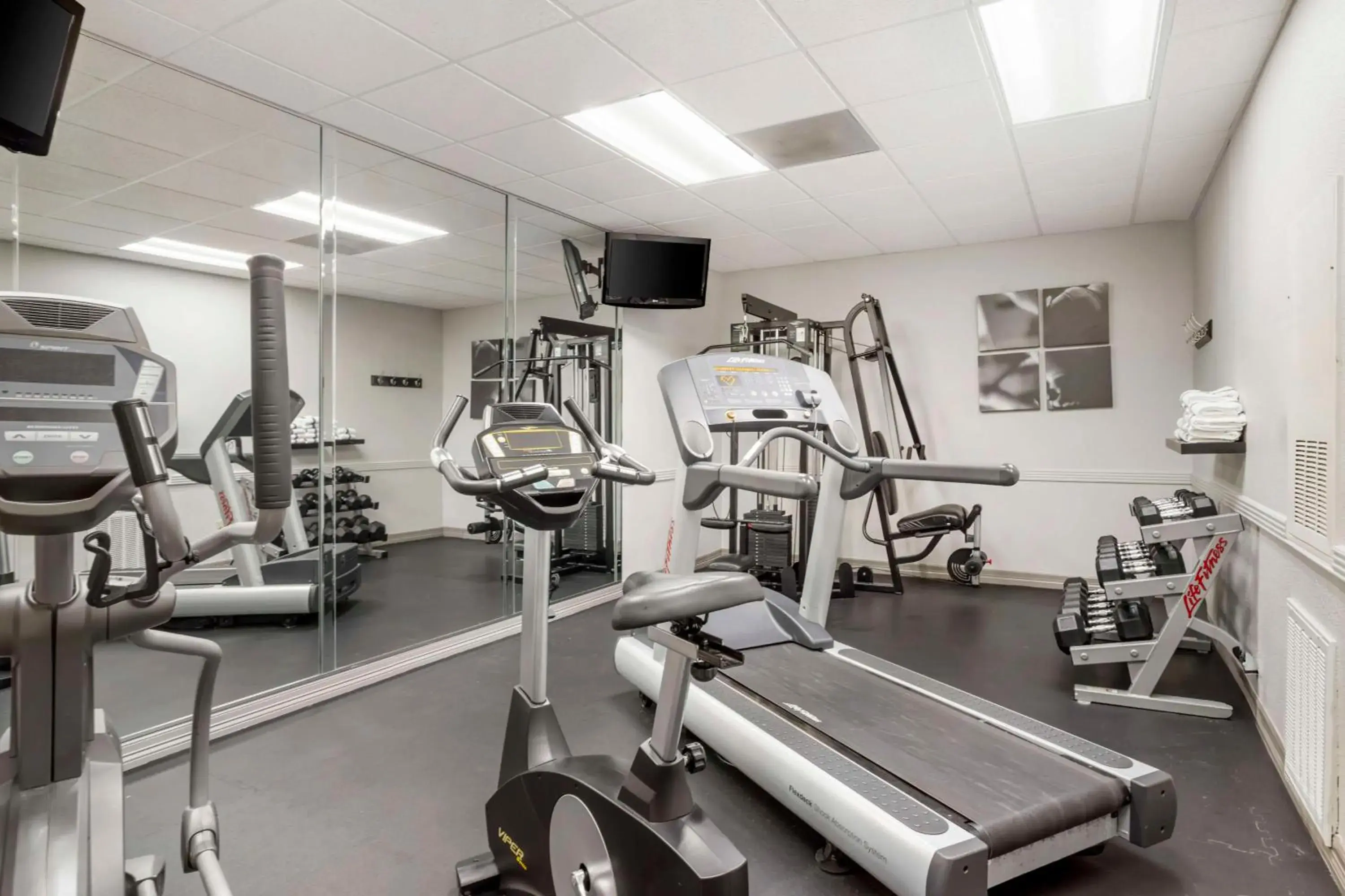 Fitness centre/facilities in Best Western Plus Hobby Airport Inn & Suites Fitness centre/facilities in Best Western Plus Hobby Airport Inn & Suites