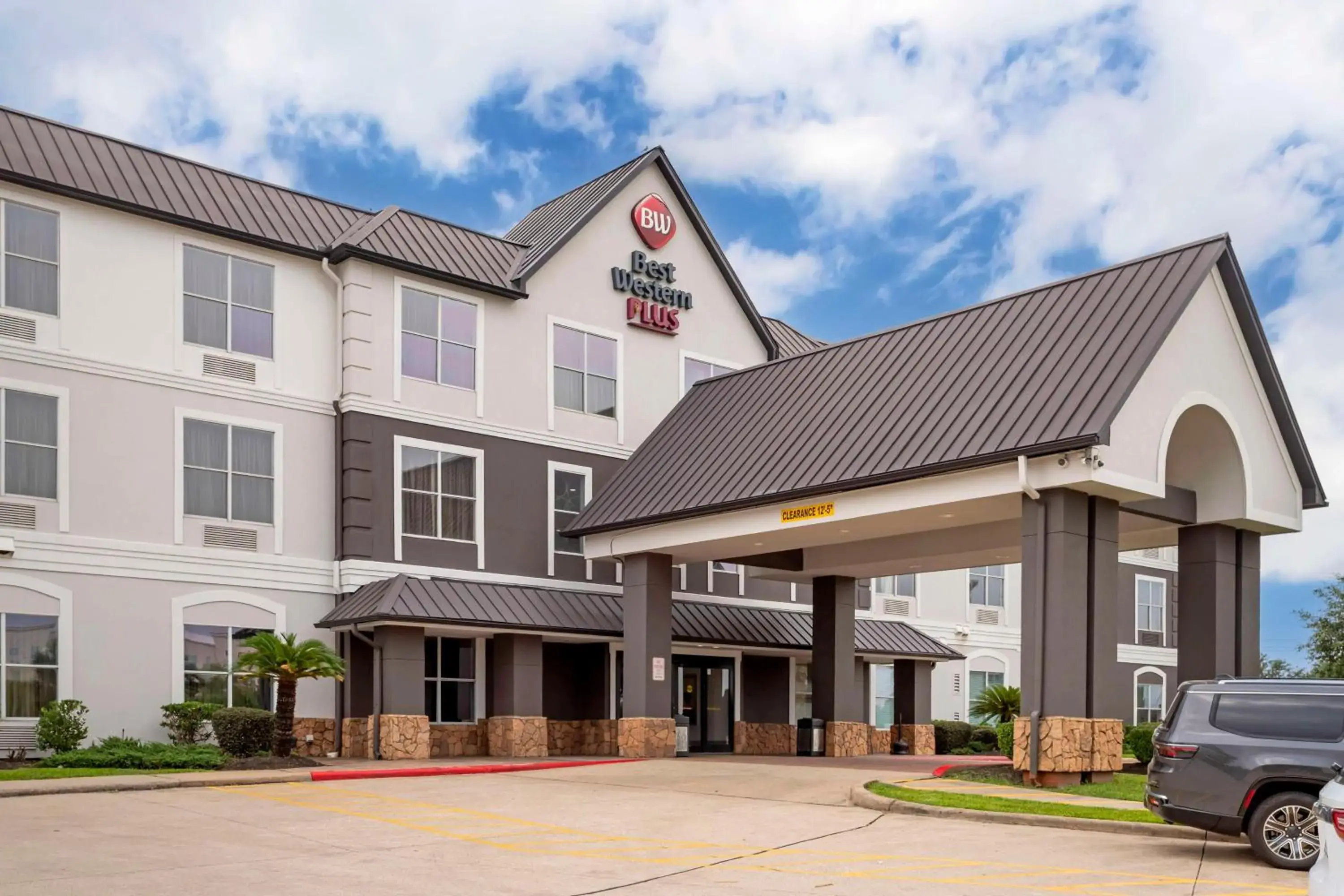 Property building in Best Western Plus Hobby Airport Inn & Suites Property building in Best Western Plus Hobby Airport Inn & Suites