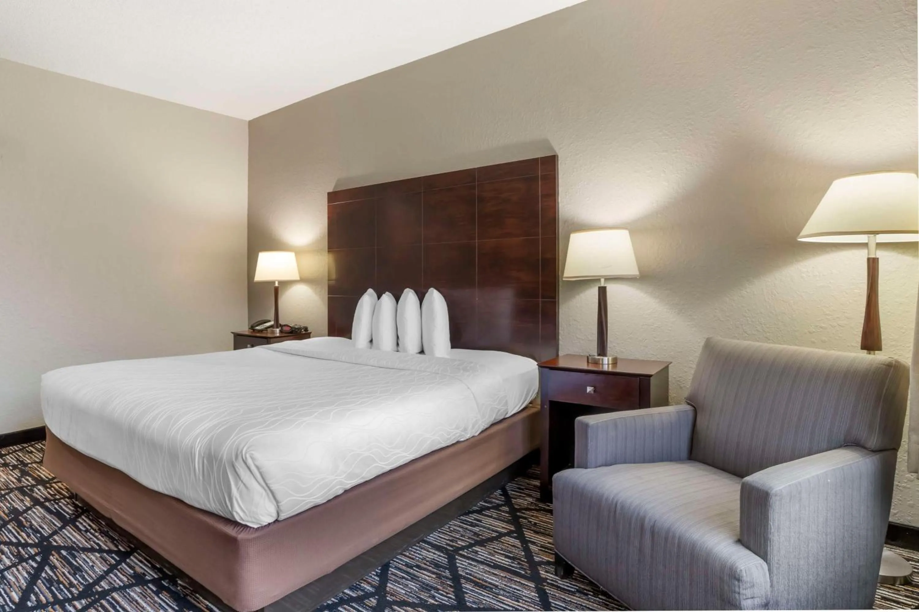 Bedroom, Bed in Best Western Plus Hobby Airport Inn & Suites