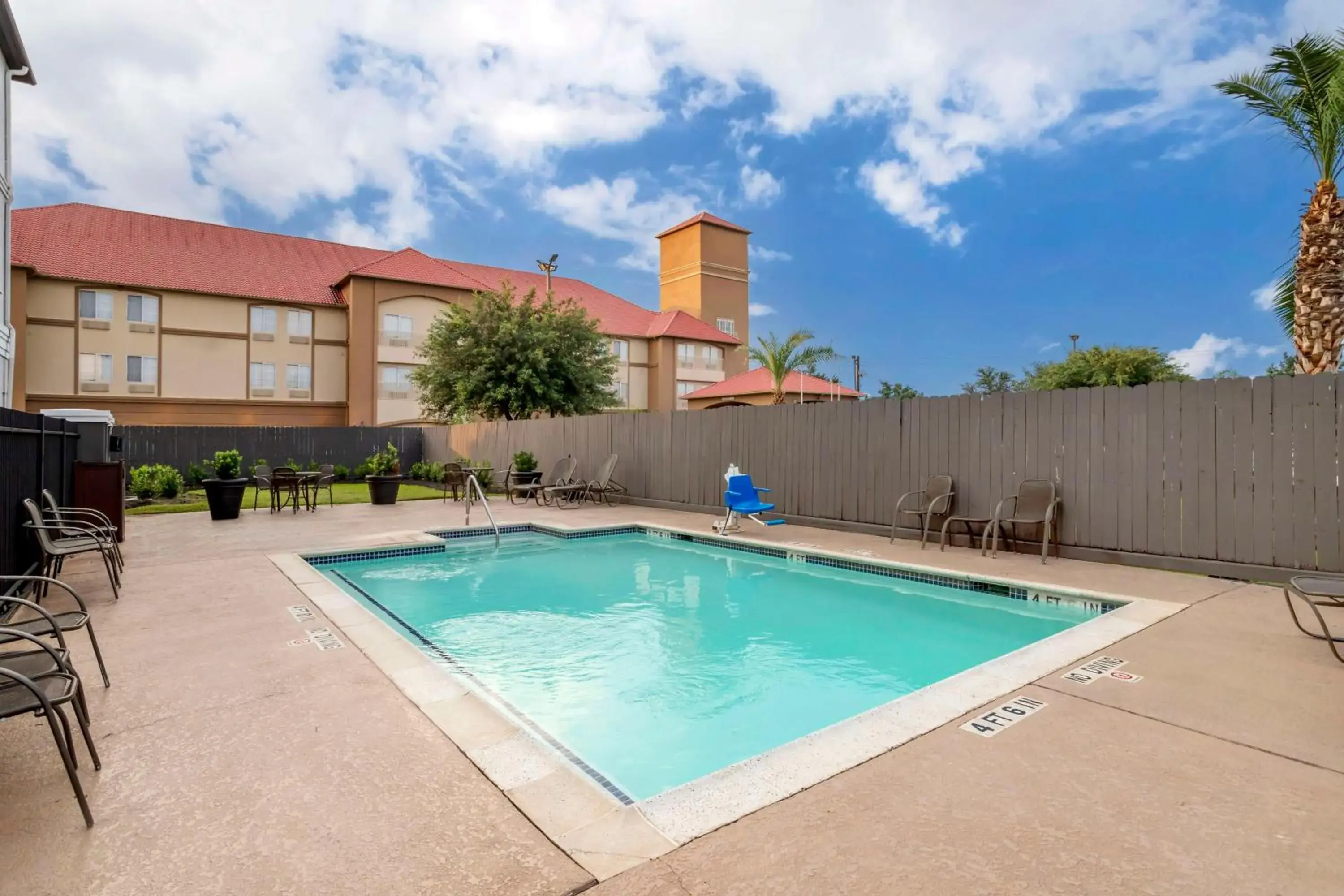 Pool view in Best Western Plus Hobby Airport Inn & Suites Pool view in Best Western Plus Hobby Airport Inn & Suites