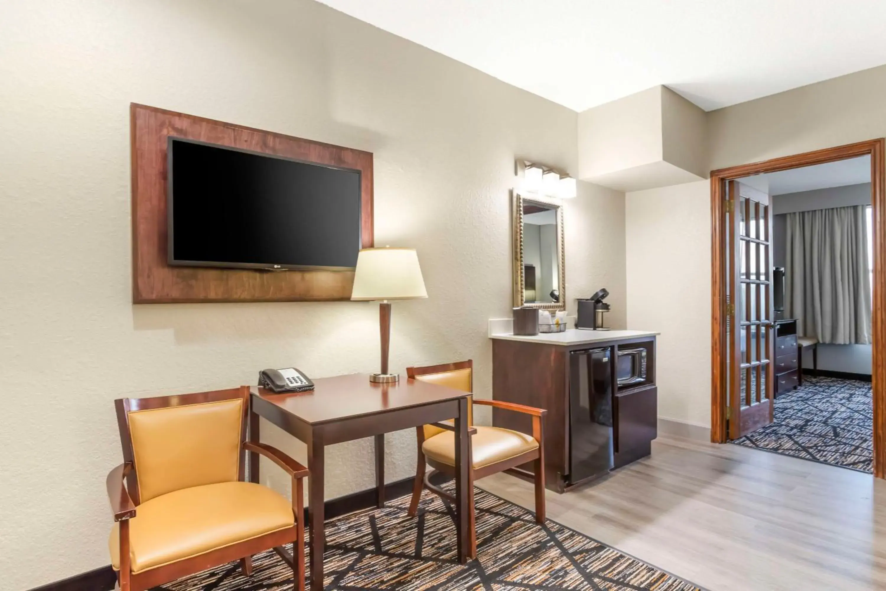 Photo of the whole room in Best Western Plus Hobby Airport Inn & Suites Photo of the whole room in Best Western Plus Hobby Airport Inn & Suites