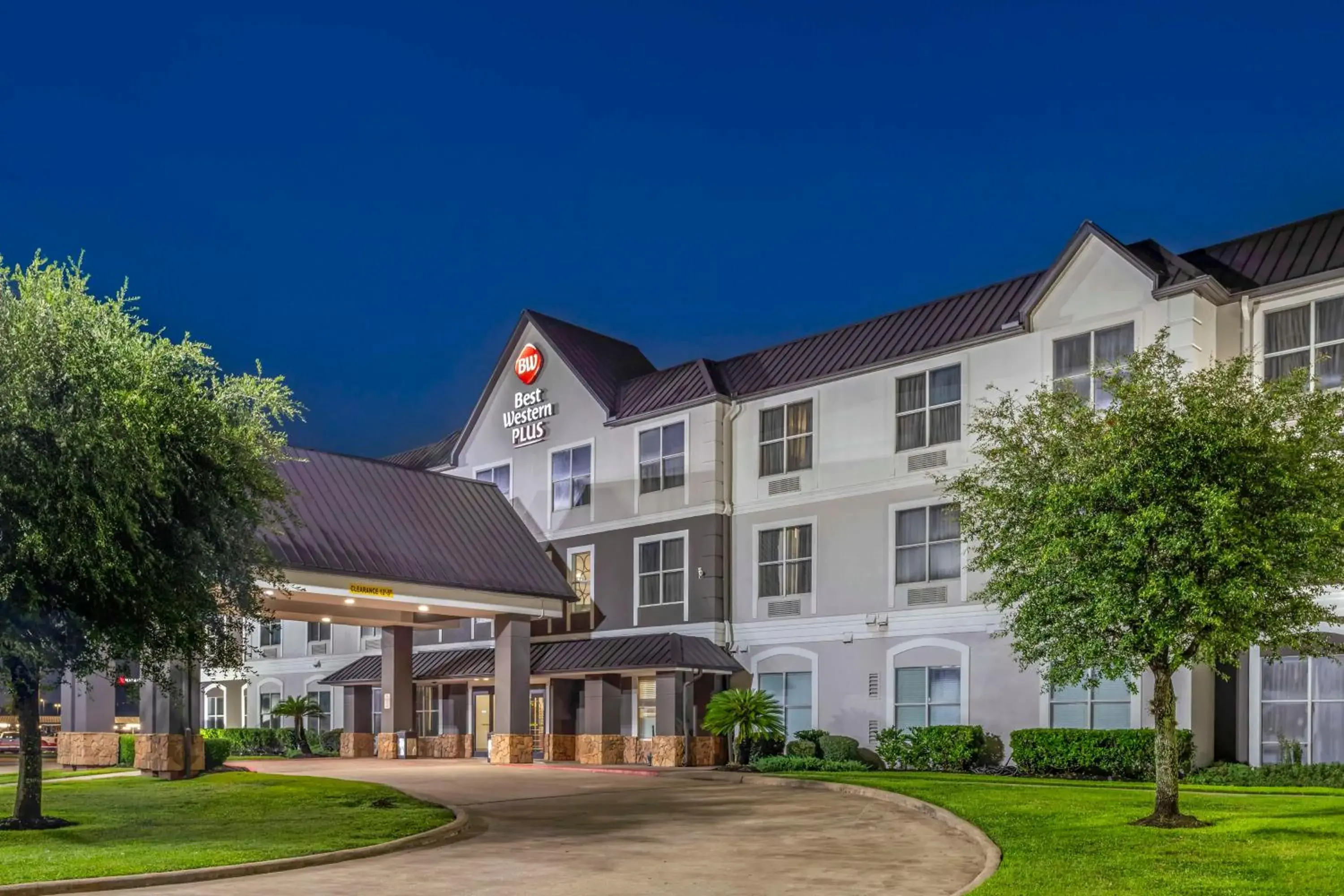 Property building in Best Western Plus Hobby Airport Inn & Suites Property building in Best Western Plus Hobby Airport Inn & Suites