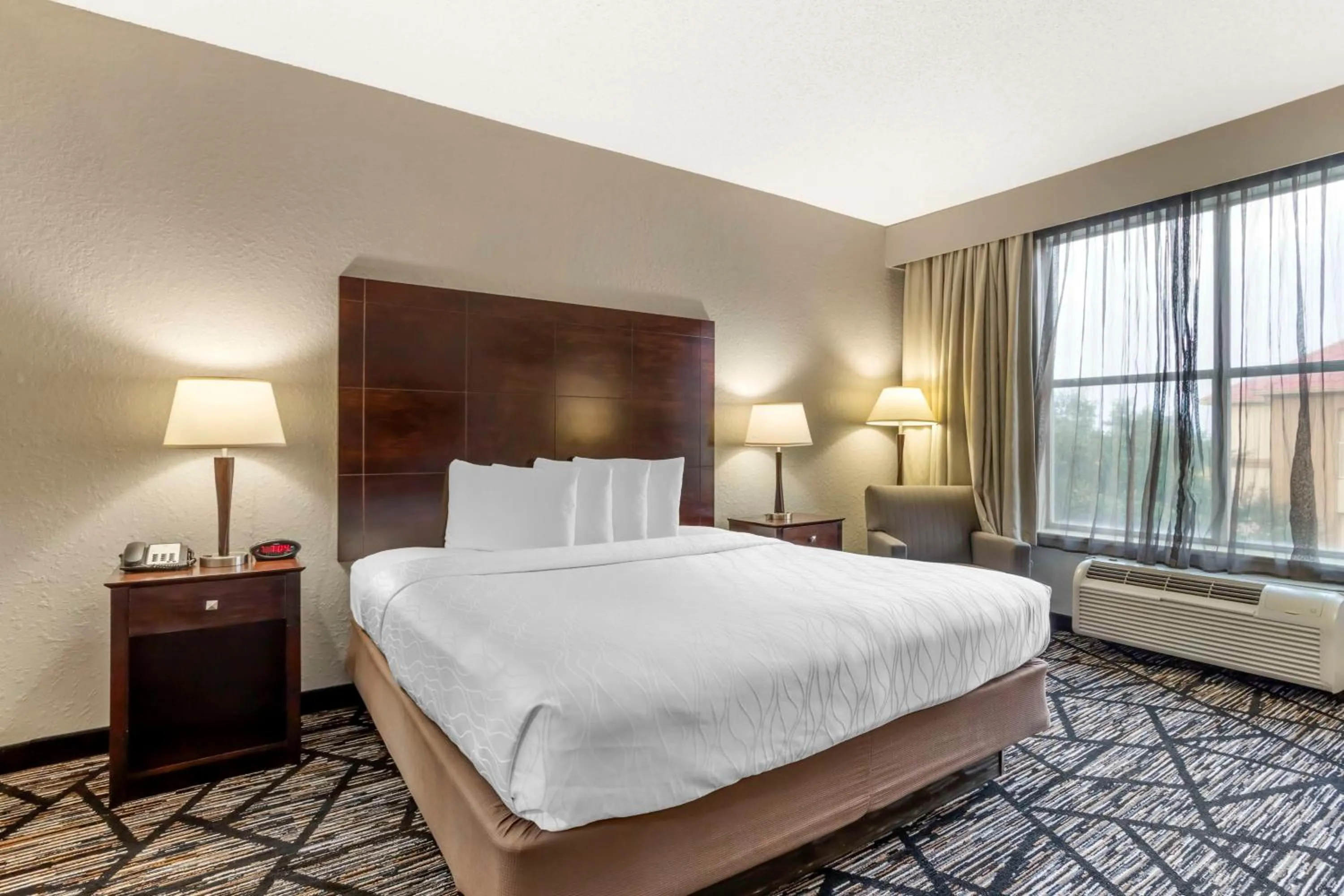 Bedroom, Bed in Best Western Plus Hobby Airport Inn & Suites