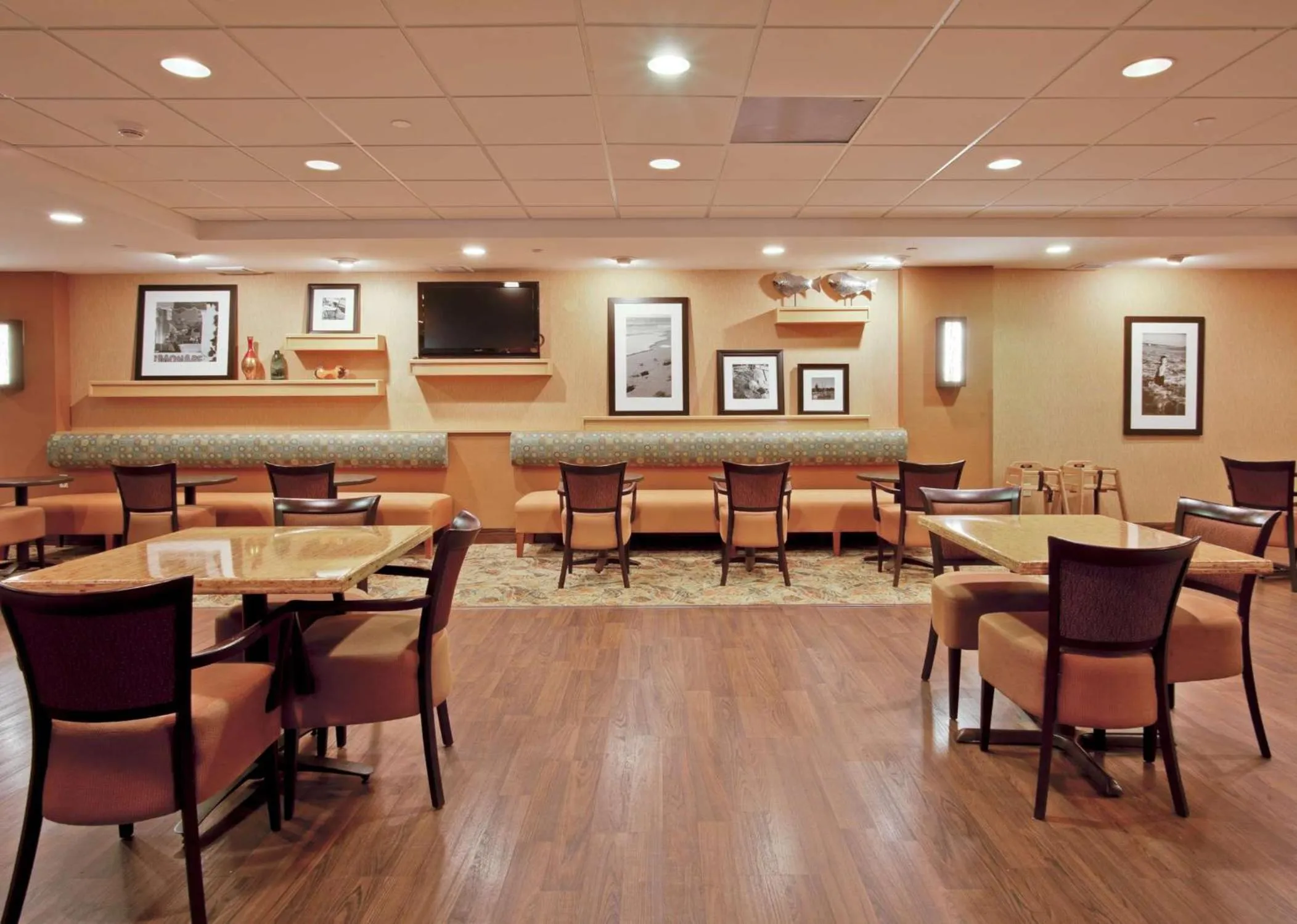 Dining area in Hampton Inn Key Largo