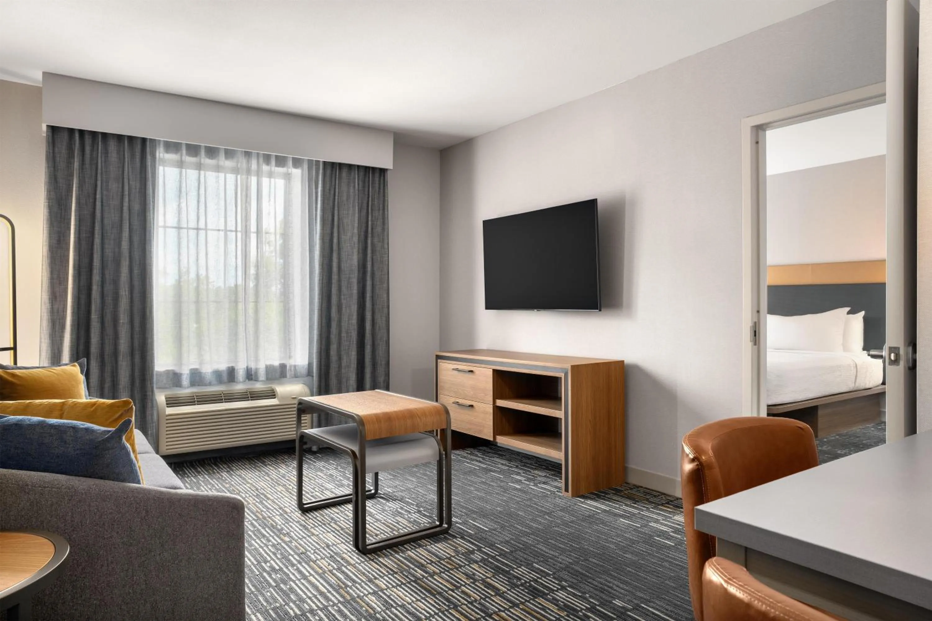 Living room, Bed in Homewood Suites by Hilton Newtown - Langhorne, PA