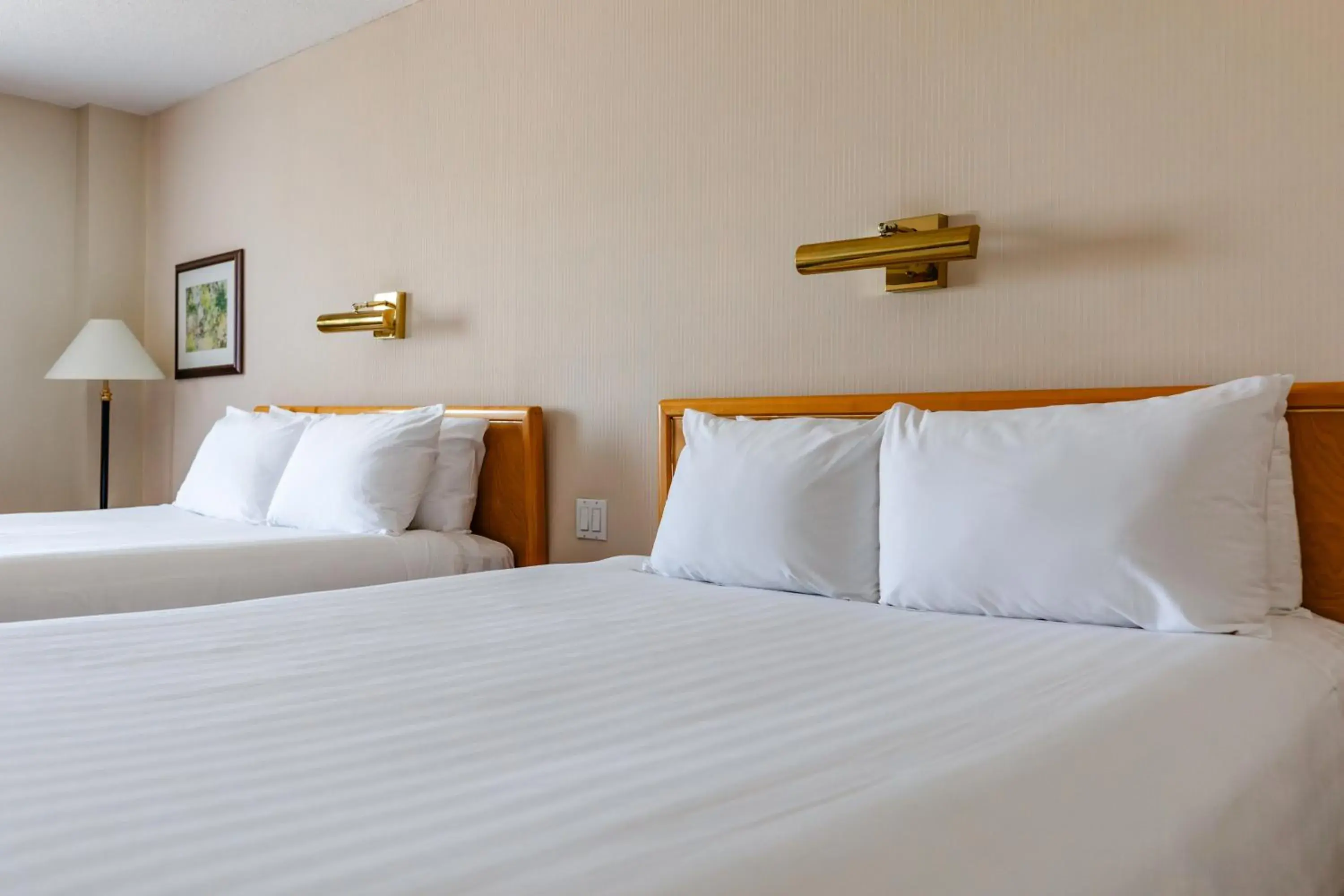 Classic Double Room with Two Double Beds - single occupancy in Hôtels Gouverneur Trois-Rivières Classic Double Room with Two Double Beds - single occupancy in Hôtels Gouverneur Trois-Rivières