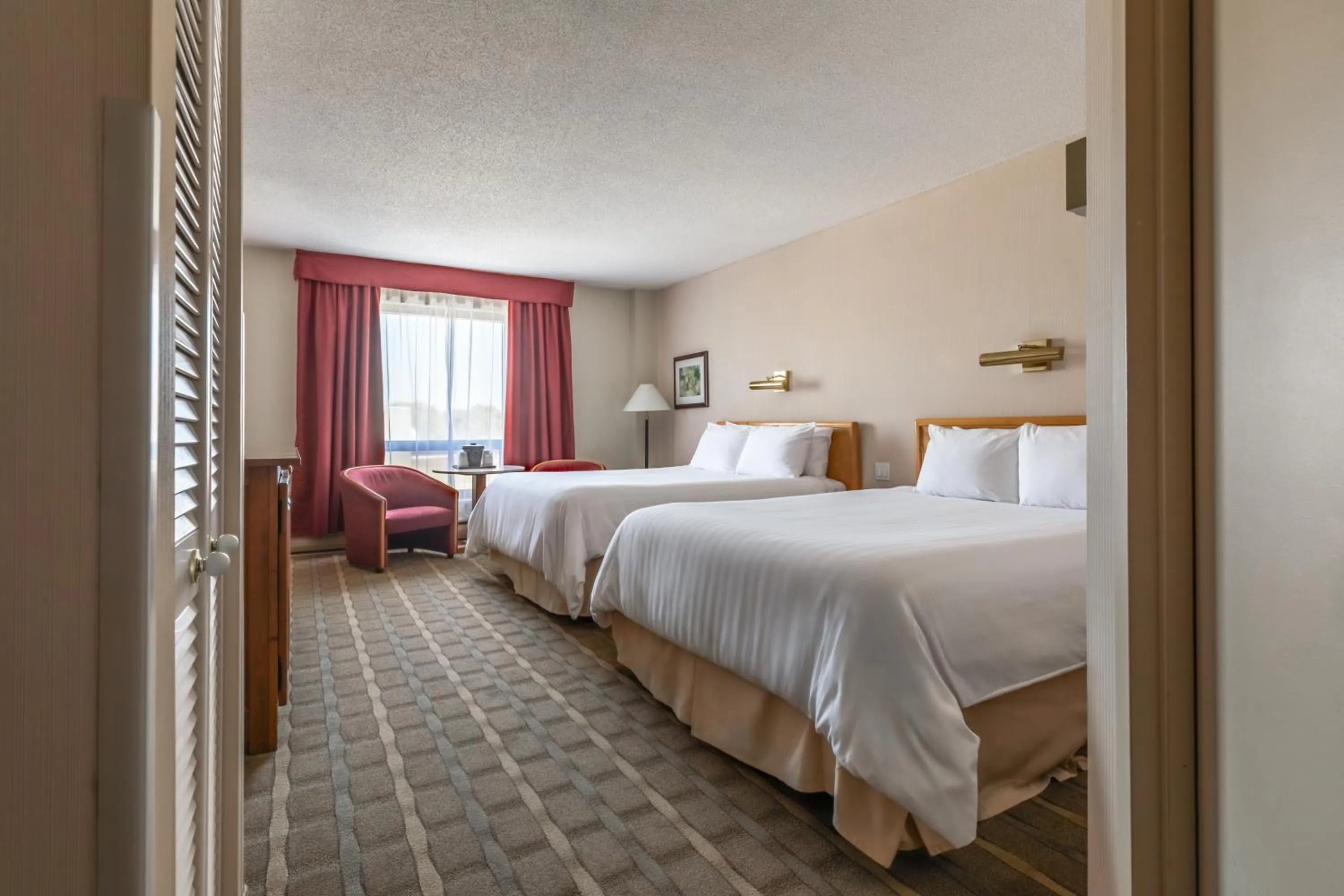 Photo of the whole room, Bed in Hôtels Gouverneur Trois-Rivières