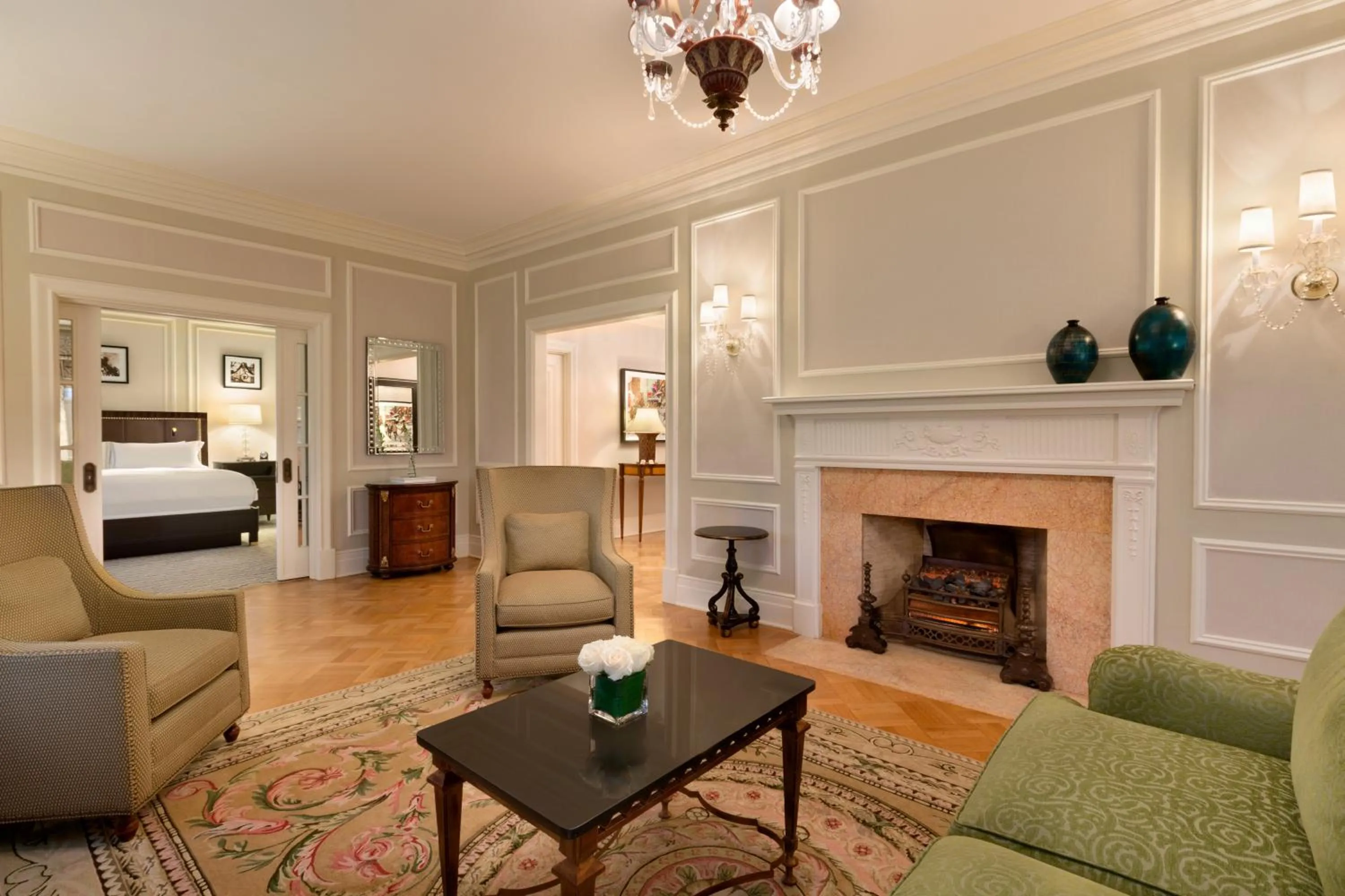 Living room, Bed in Fairmont Chateau Laurier